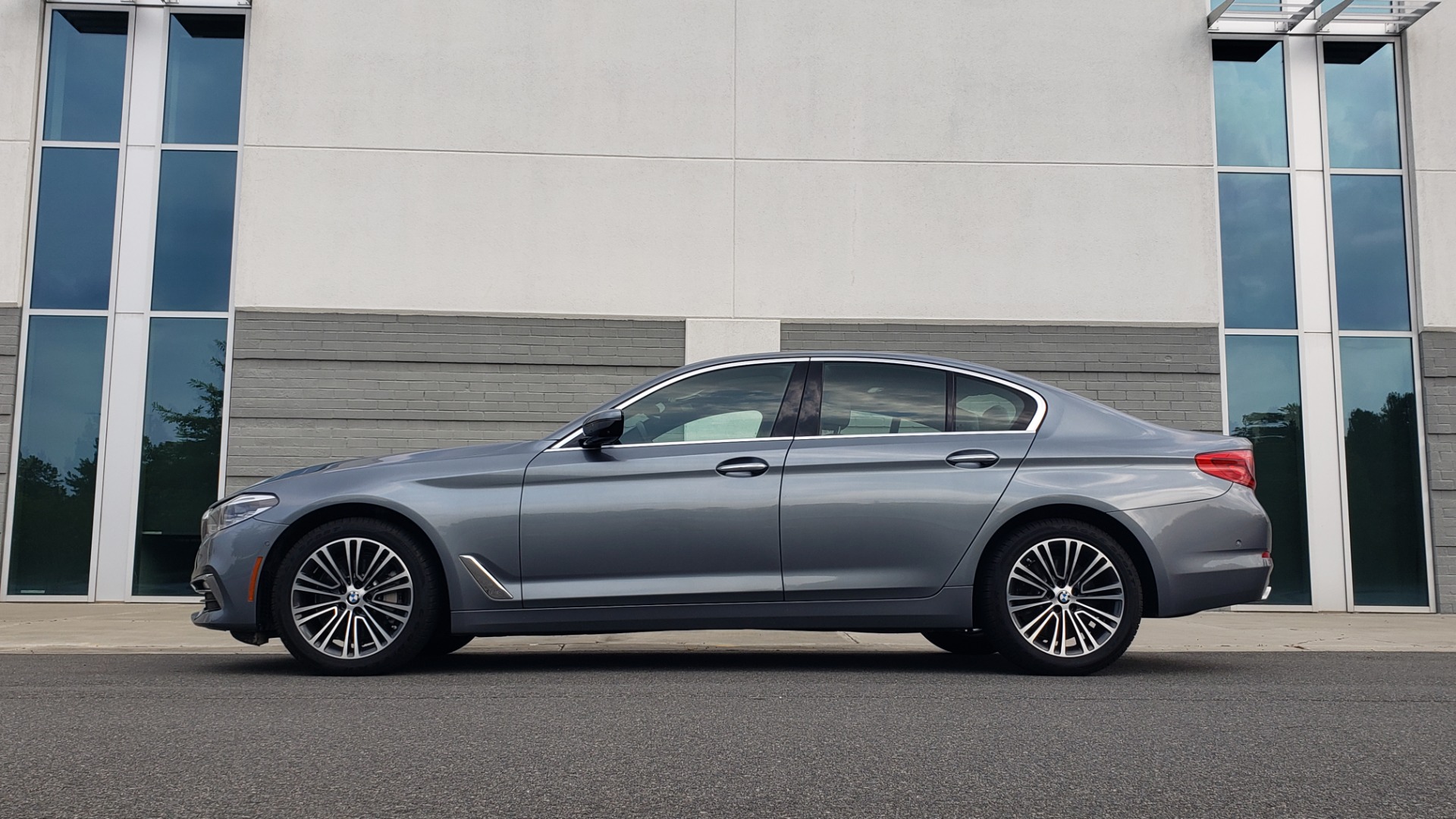 Used 2018 BMW 5 SERIES 540I XDRIVE PREMIUM / EXECUTIVE / LUXURY / H/K SND / REMOTE CONTROL PARKING for sale Sold at Formula Imports in Charlotte NC 28227 5