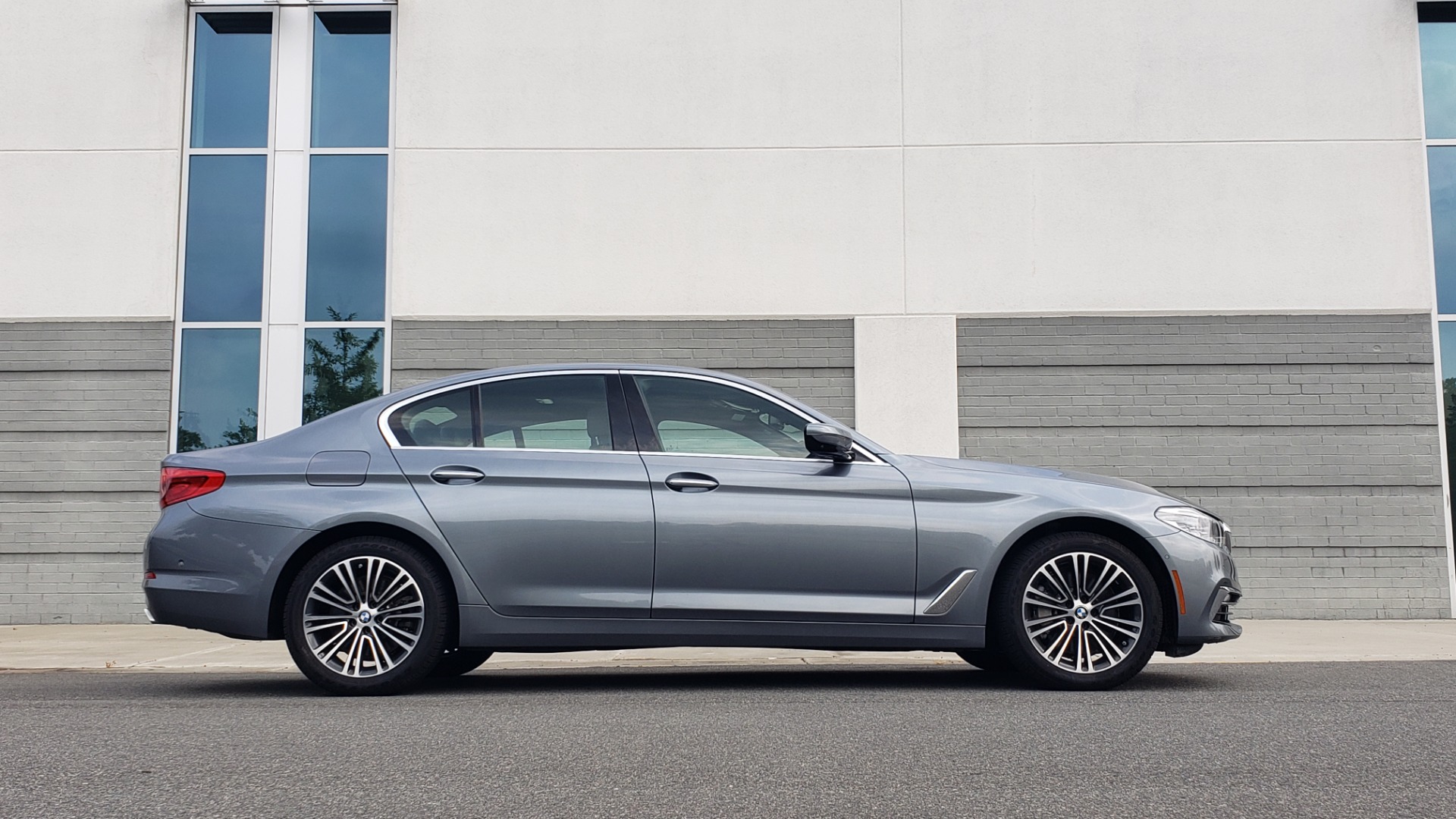Used 2018 BMW 5 SERIES 540I XDRIVE PREMIUM / EXECUTIVE / LUXURY / H/K SND / REMOTE CONTROL PARKING for sale Sold at Formula Imports in Charlotte NC 28227 9