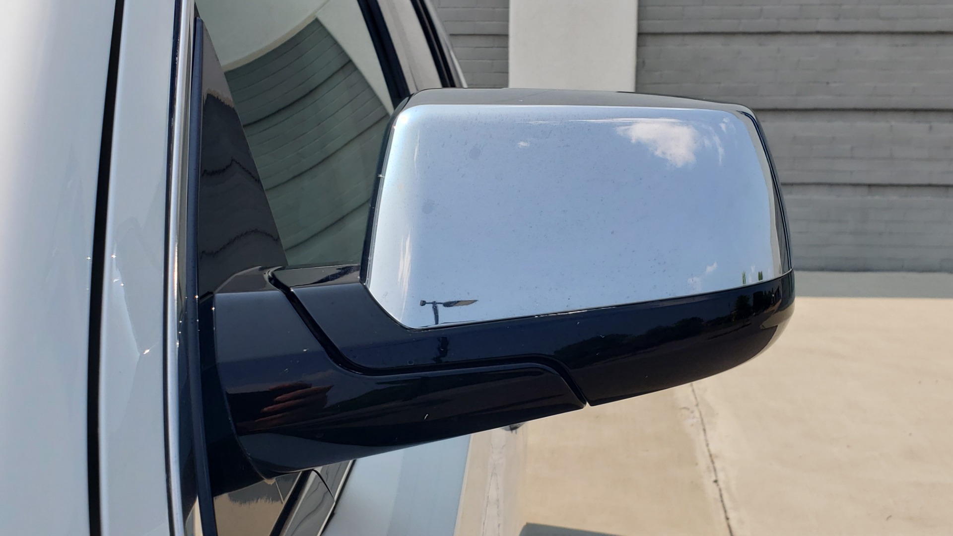 Used 2018 Chevrolet TAHOE PREMIER 4WD / NAV / SUNROOF / BOSE / 3-ROW / HUD / REARVIEW for sale Sold at Formula Imports in Charlotte NC 28227 29