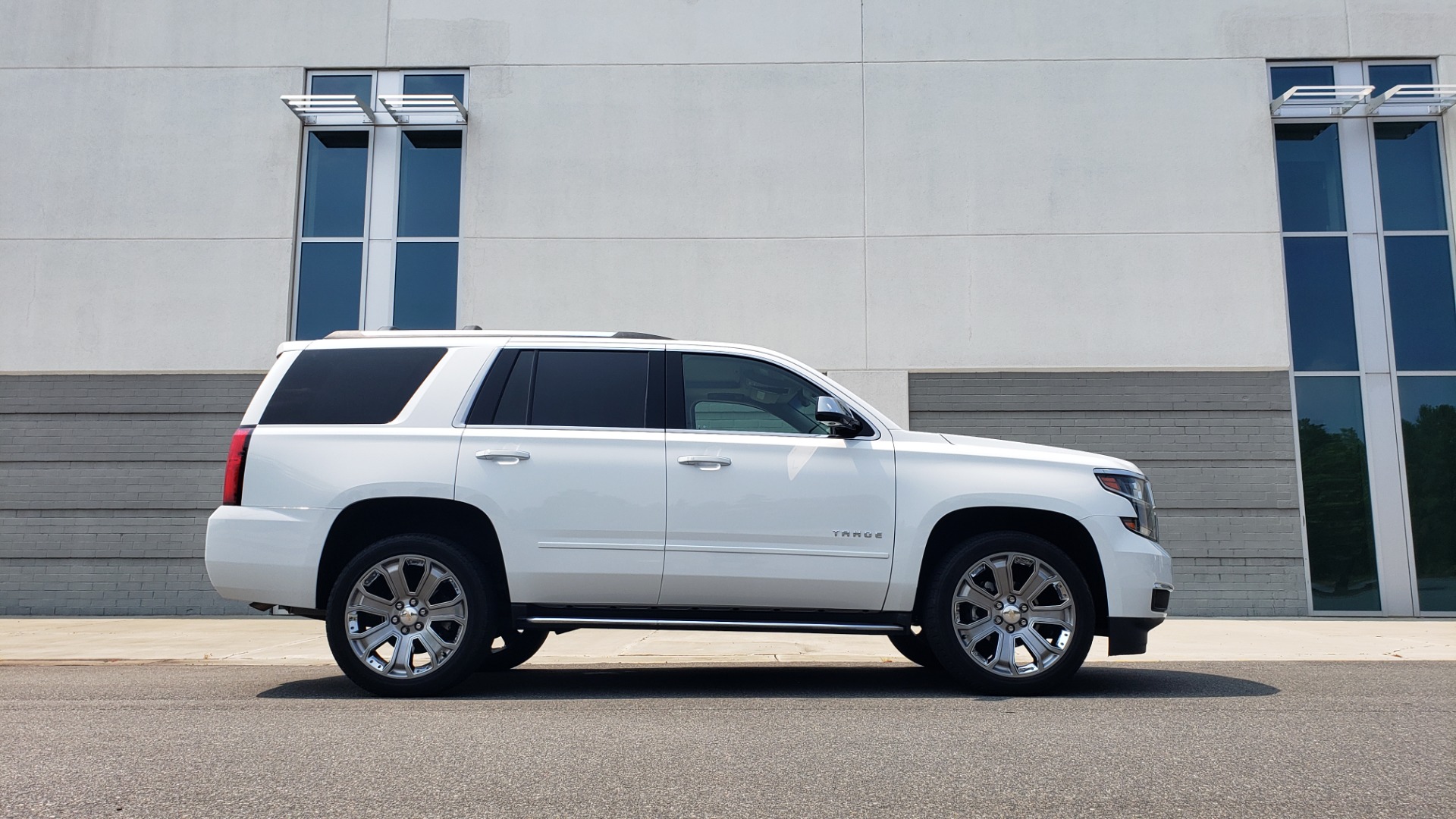 Used 2018 Chevrolet TAHOE PREMIER 4WD / NAV / SUNROOF / BOSE / 3-ROW / HUD / REARVIEW for sale Sold at Formula Imports in Charlotte NC 28227 9