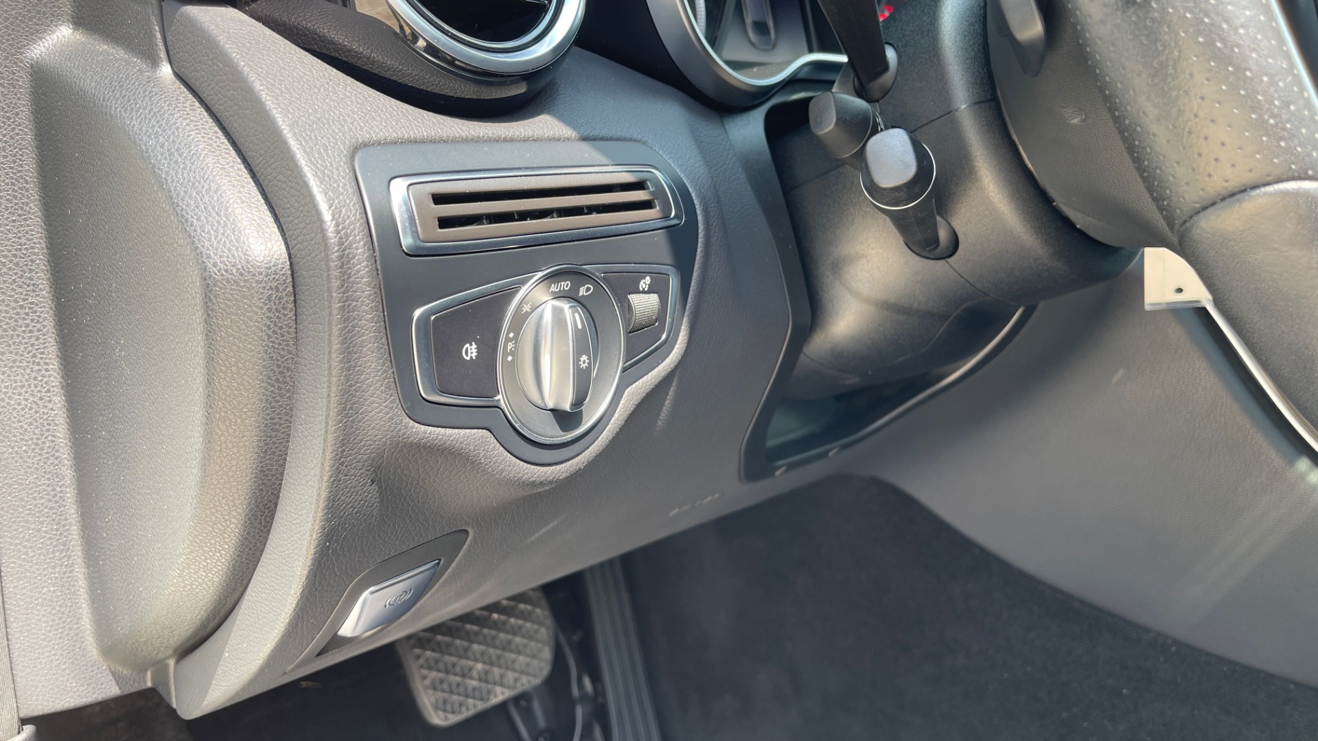 Used 2018 Mercedes-Benz C-CLASS C 300 / 2.0L / RWD / SUNROOF / APPLE~ANDROID / REARVIEW for sale Sold at Formula Imports in Charlotte NC 28227 26
