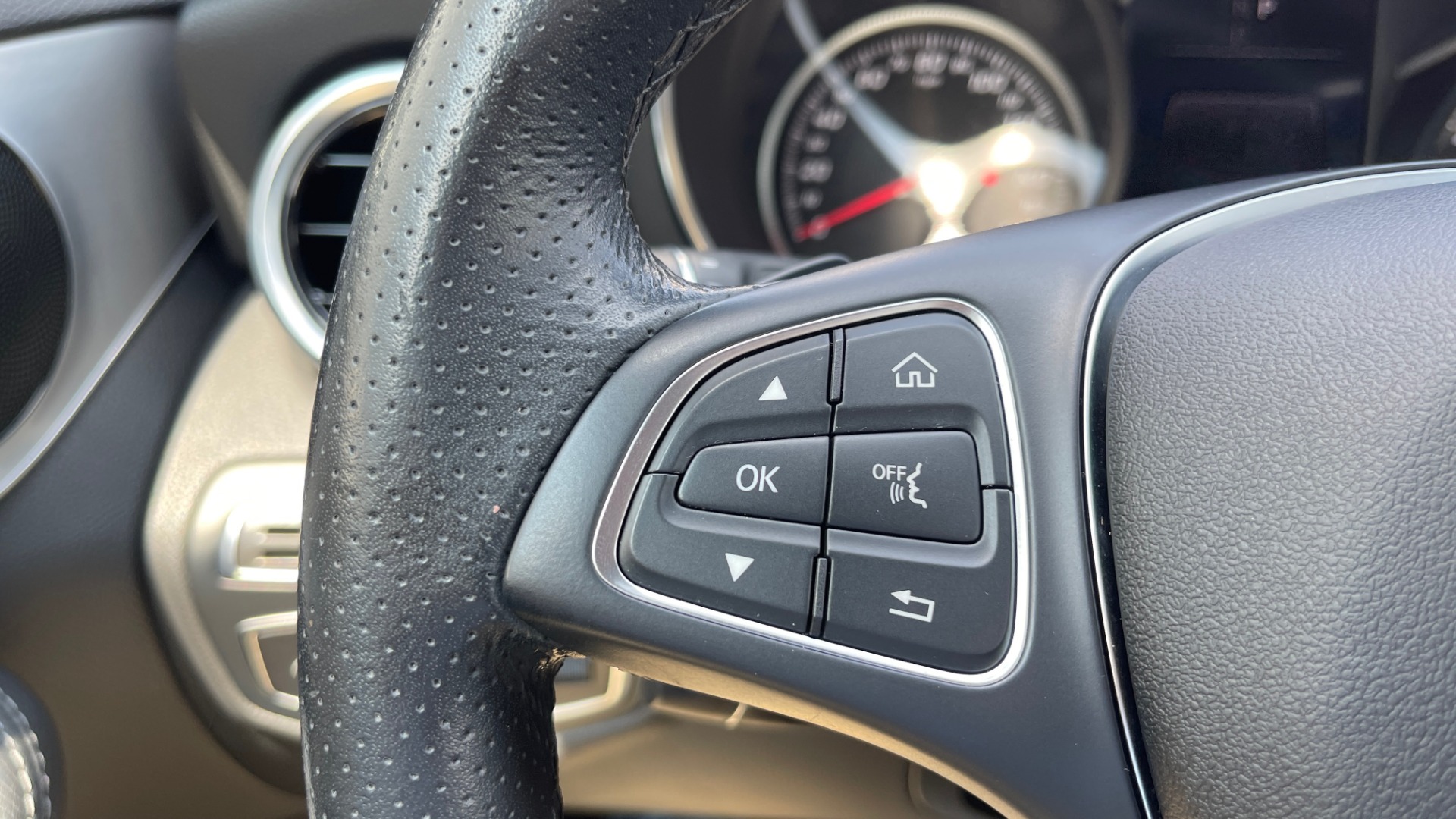 Used 2018 Mercedes-Benz C-CLASS C 300 / 2.0L / RWD / SUNROOF / APPLE~ANDROID / REARVIEW for sale Sold at Formula Imports in Charlotte NC 28227 31