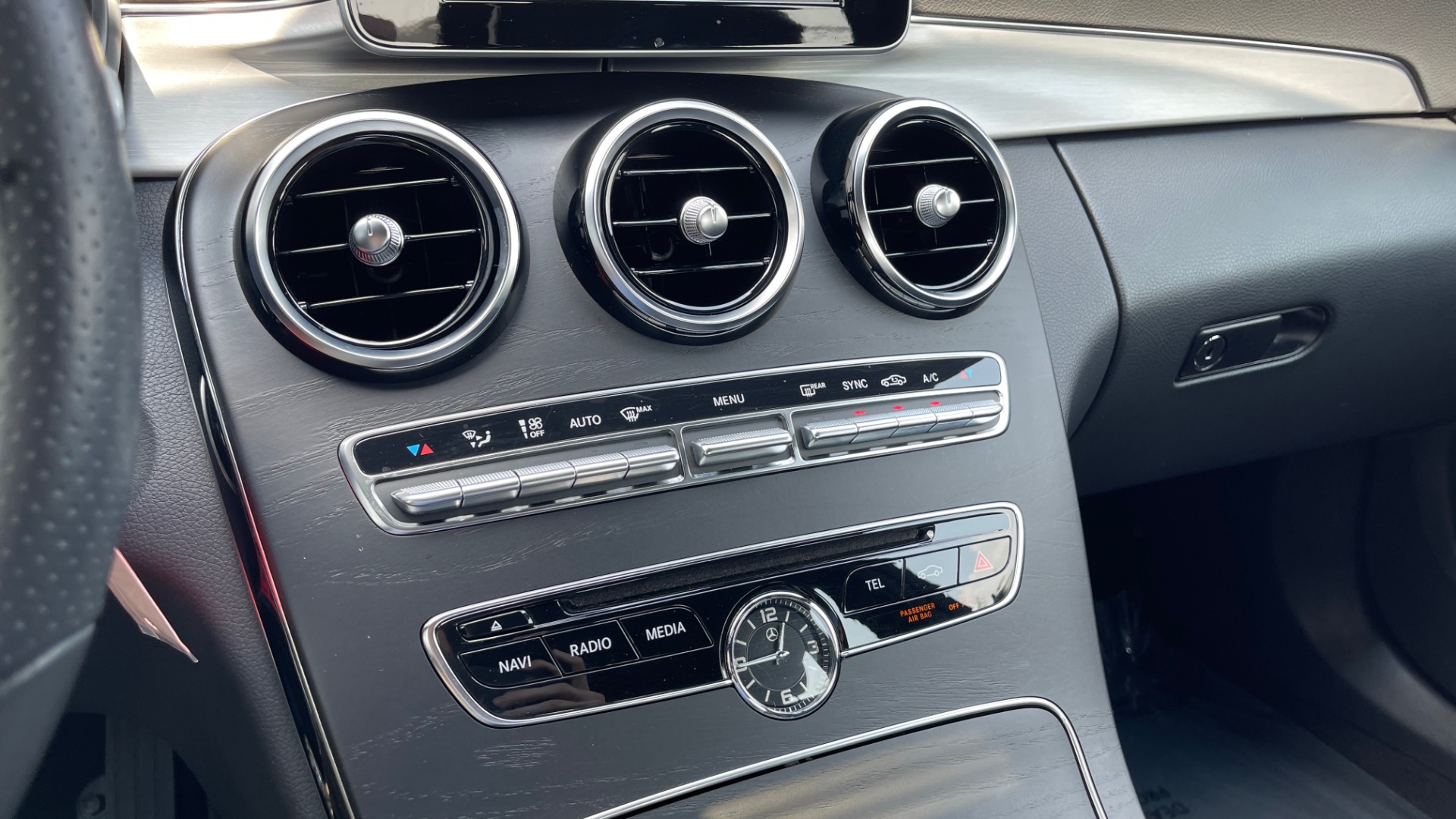 Used 2018 Mercedes-Benz C-CLASS C 300 / 2.0L / RWD / SUNROOF / APPLE~ANDROID / REARVIEW for sale Sold at Formula Imports in Charlotte NC 28227 38