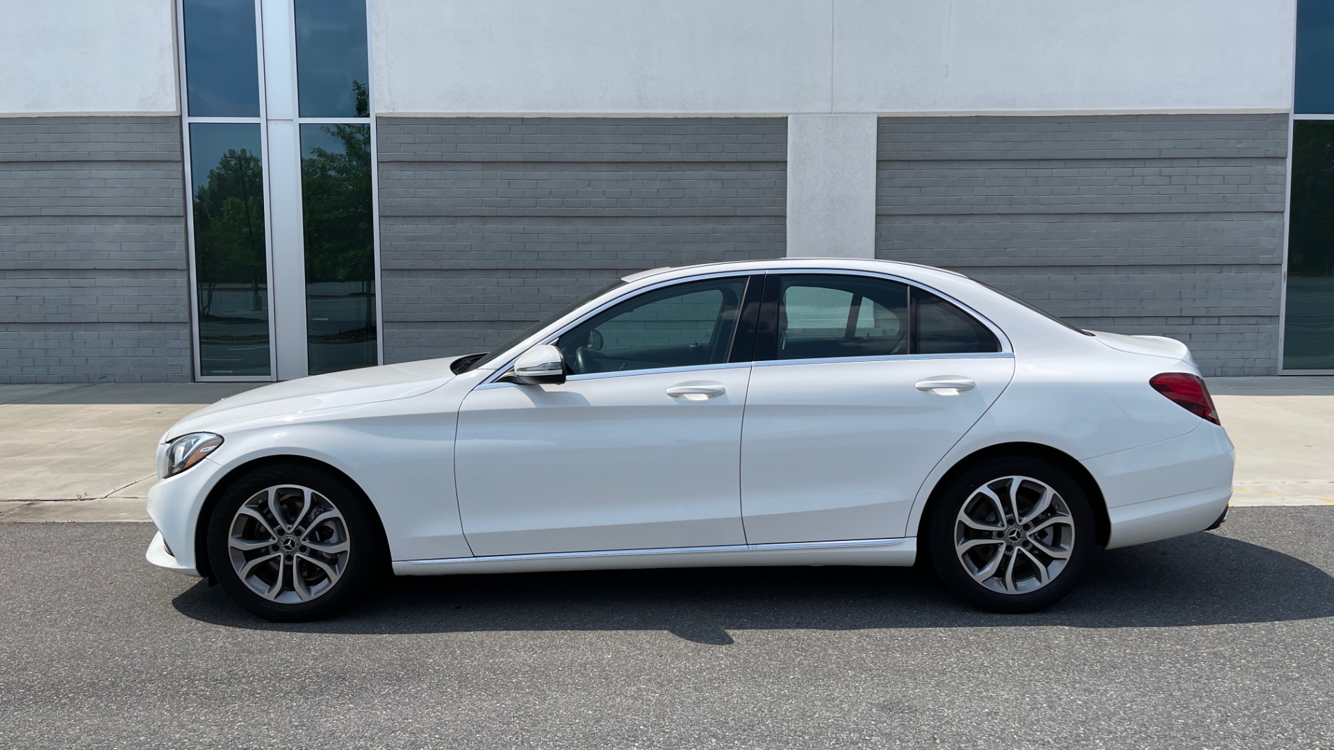 Used 2018 Mercedes-Benz C-CLASS C 300 / 2.0L / RWD / SUNROOF / APPLE~ANDROID / REARVIEW for sale Sold at Formula Imports in Charlotte NC 28227 4