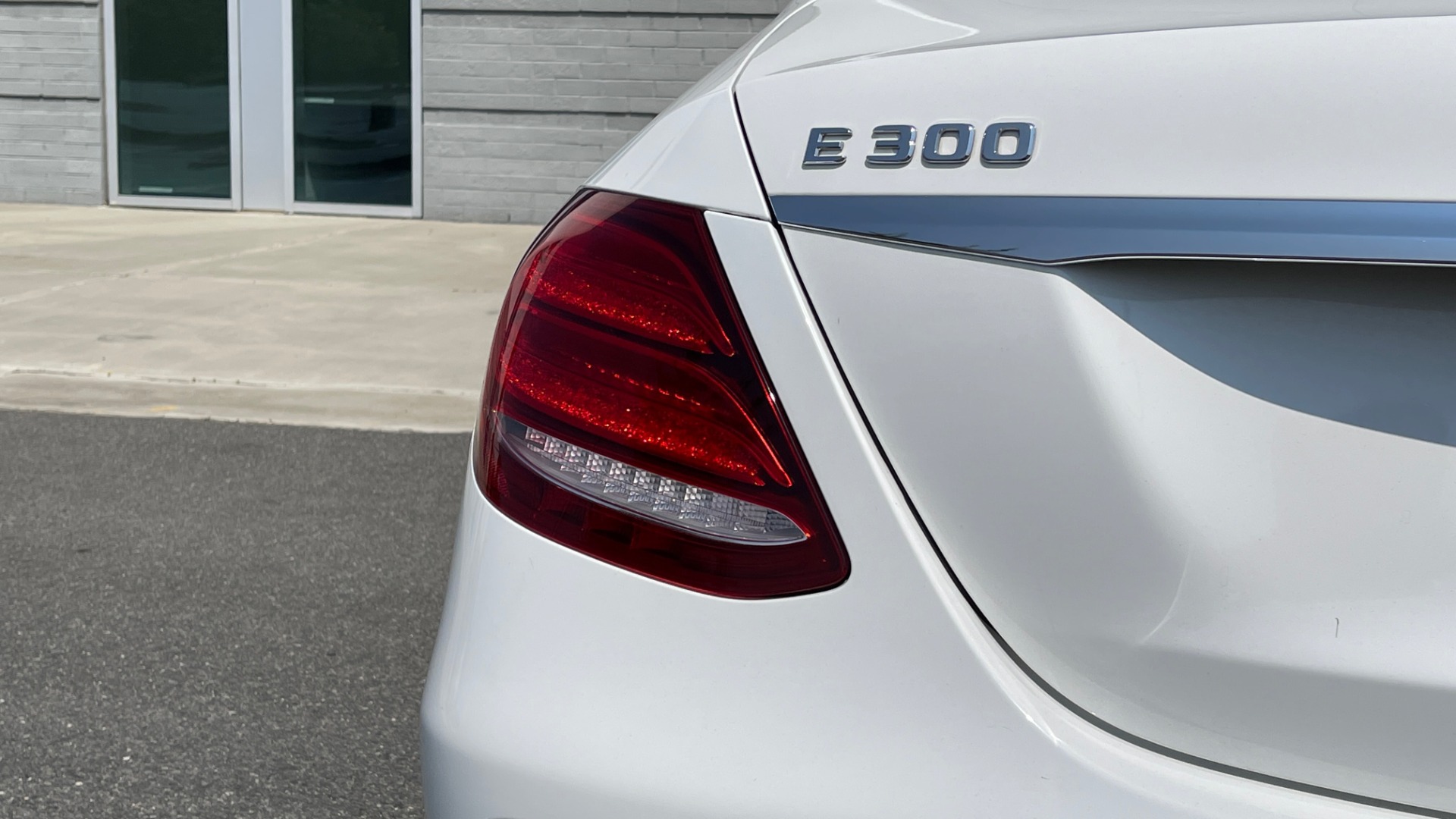 Used 2018 Mercedes-Benz E-CLASS E 300 / 2.0L I4 TURBO / NAV / BSA / SUNROOF / REARVIEW for sale Sold at Formula Imports in Charlotte NC 28227 20