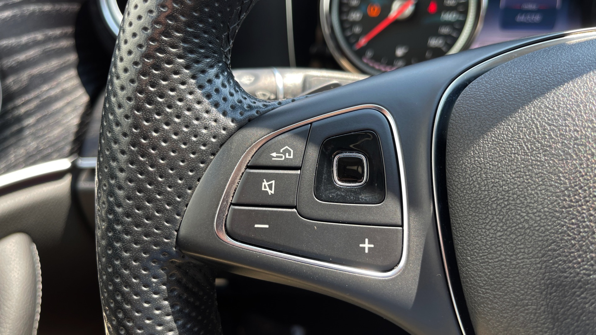 Used 2018 Mercedes-Benz E-CLASS E 300 / 2.0L I4 TURBO / NAV / BSA / SUNROOF / REARVIEW for sale Sold at Formula Imports in Charlotte NC 28227 37