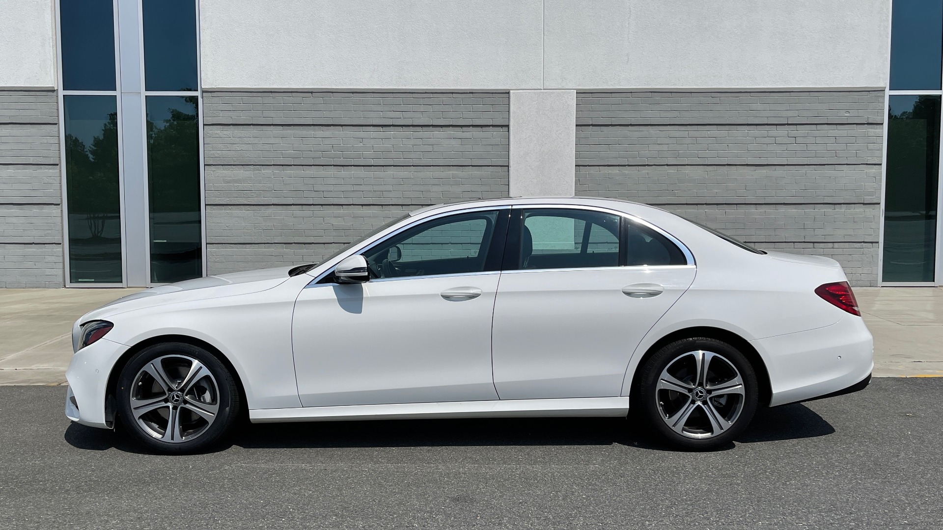 Used 2018 Mercedes-Benz E-CLASS E 300 / 2.0L I4 TURBO / NAV / BSA / SUNROOF / REARVIEW for sale Sold at Formula Imports in Charlotte NC 28227 5