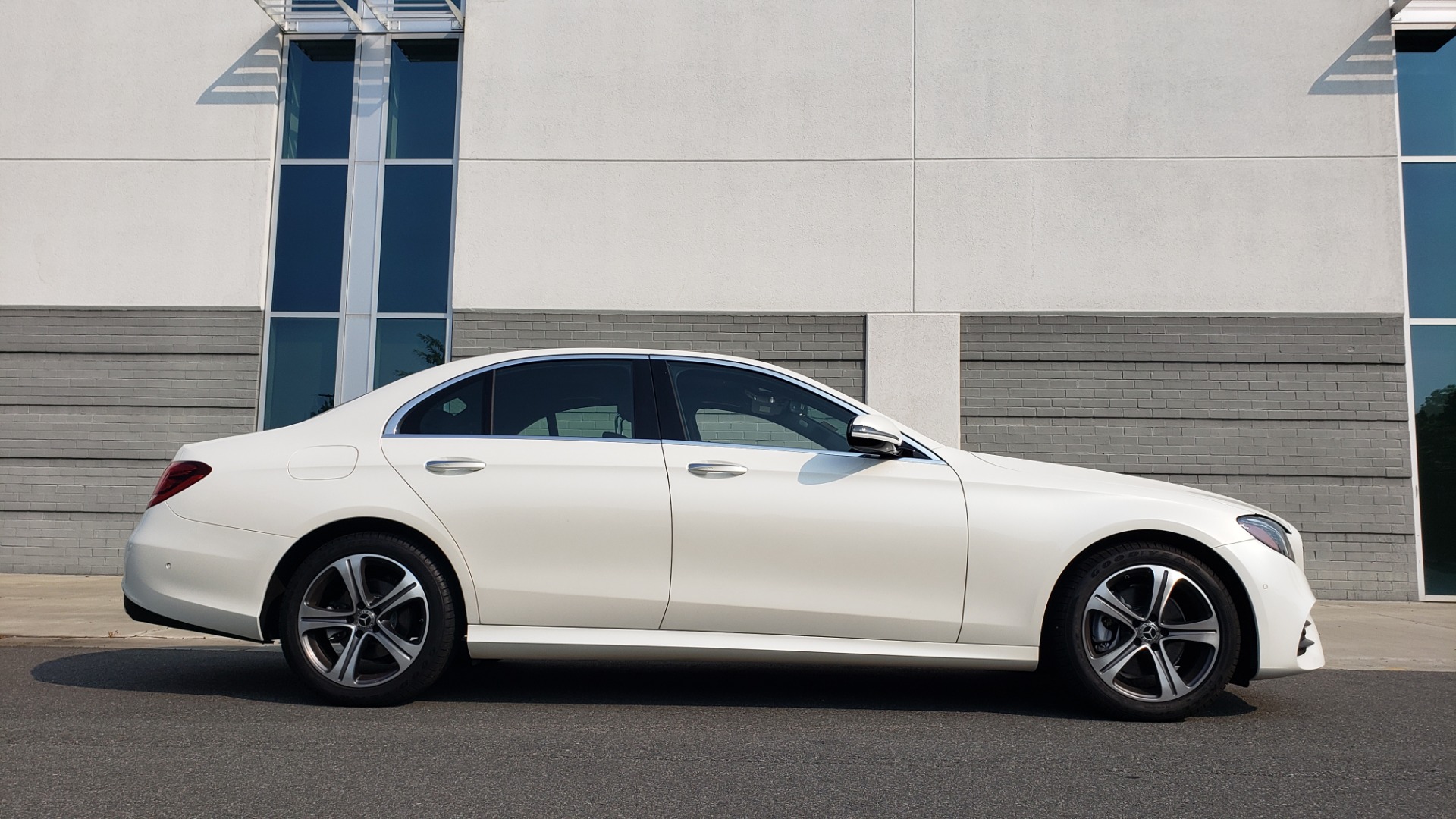 Used 2018 Mercedes-Benz E-CLASS E 300 4MATIC / PREMIUM / NAV / PANO-ROOF / BURMESTER / REARVIEW for sale Sold at Formula Imports in Charlotte NC 28227 10