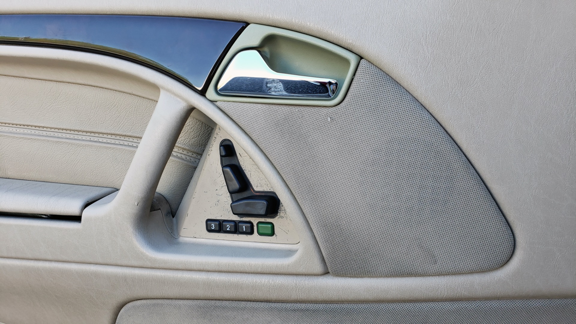 Used 1997 Mercedes-Benz SL-Class Roadster / BOSE / TWO-TOPS for sale Sold at Formula Imports in Charlotte NC 28227 70