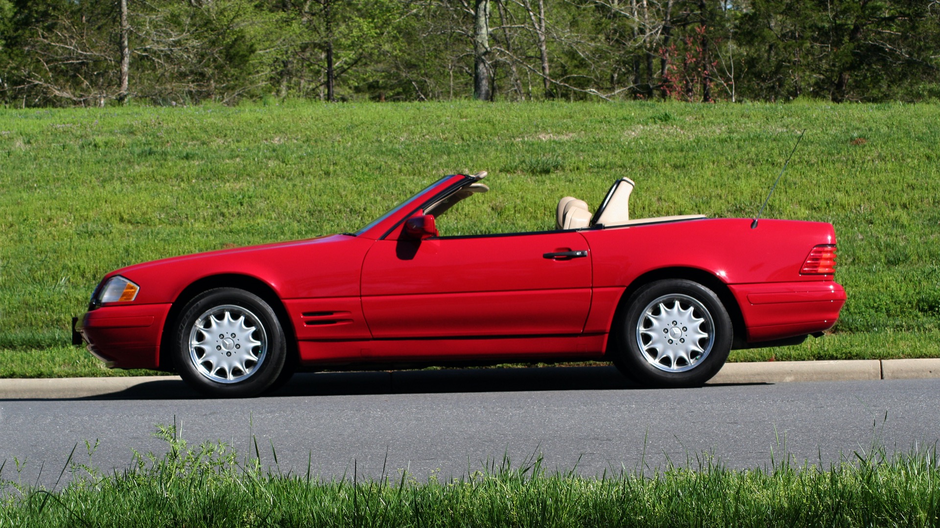 Used 1997 Mercedes-Benz SL-Class Roadster / BOSE / TWO-TOPS for sale Sold at Formula Imports in Charlotte NC 28227 82