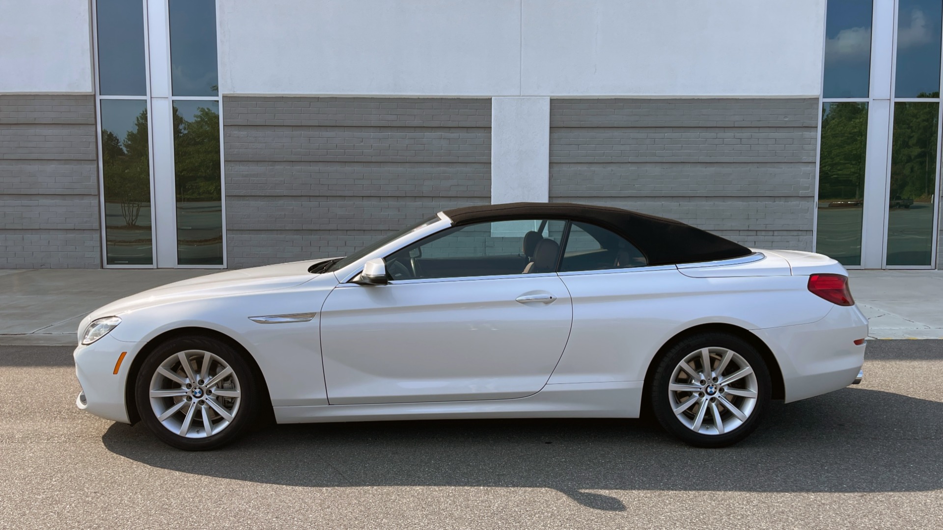 Used 2016 BMW 6 SERIES 640I CONVERTIBLE / 3.0L I6 / 8-SPD AUTO / RWD / NAV / REARVIEW for sale Sold at Formula Imports in Charlotte NC 28227 11