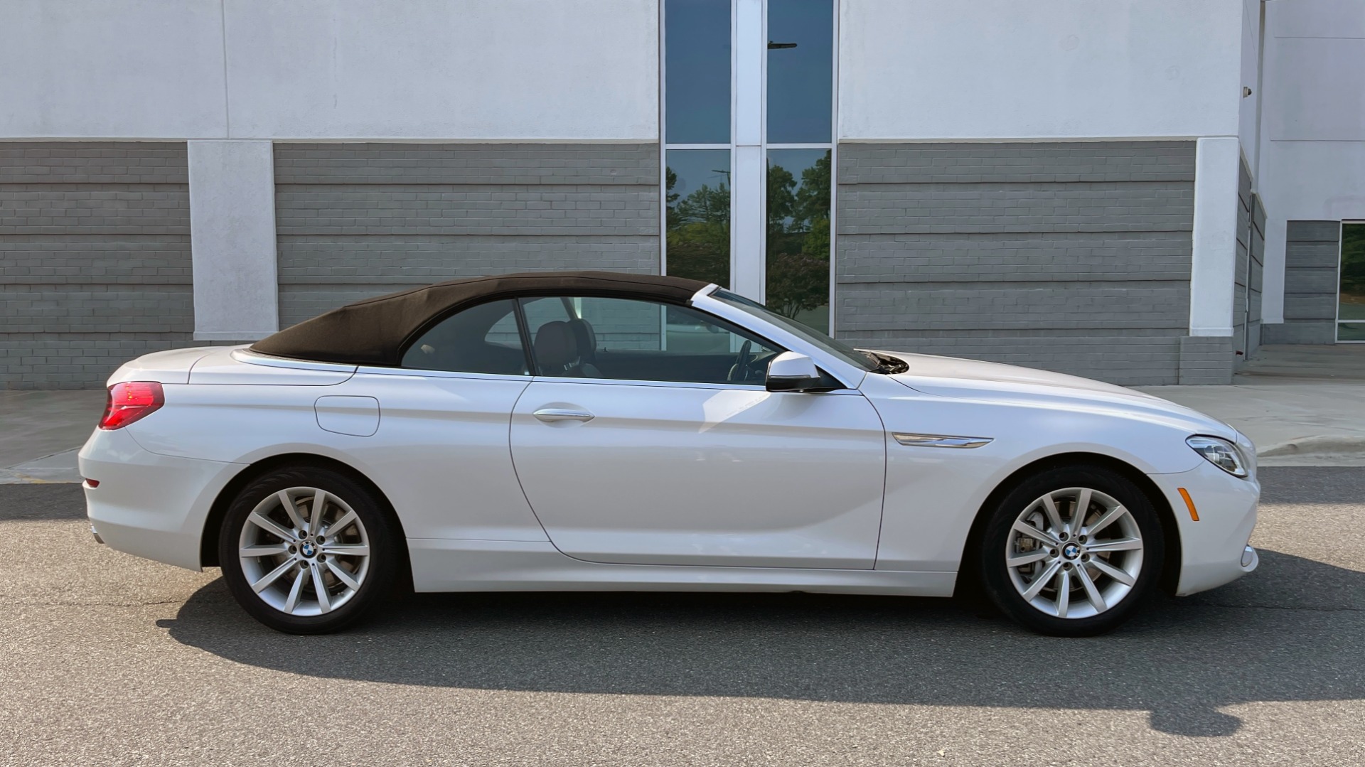 Used 2016 BMW 6 SERIES 640I CONVERTIBLE / 3.0L I6 / 8-SPD AUTO / RWD / NAV / REARVIEW for sale Sold at Formula Imports in Charlotte NC 28227 12