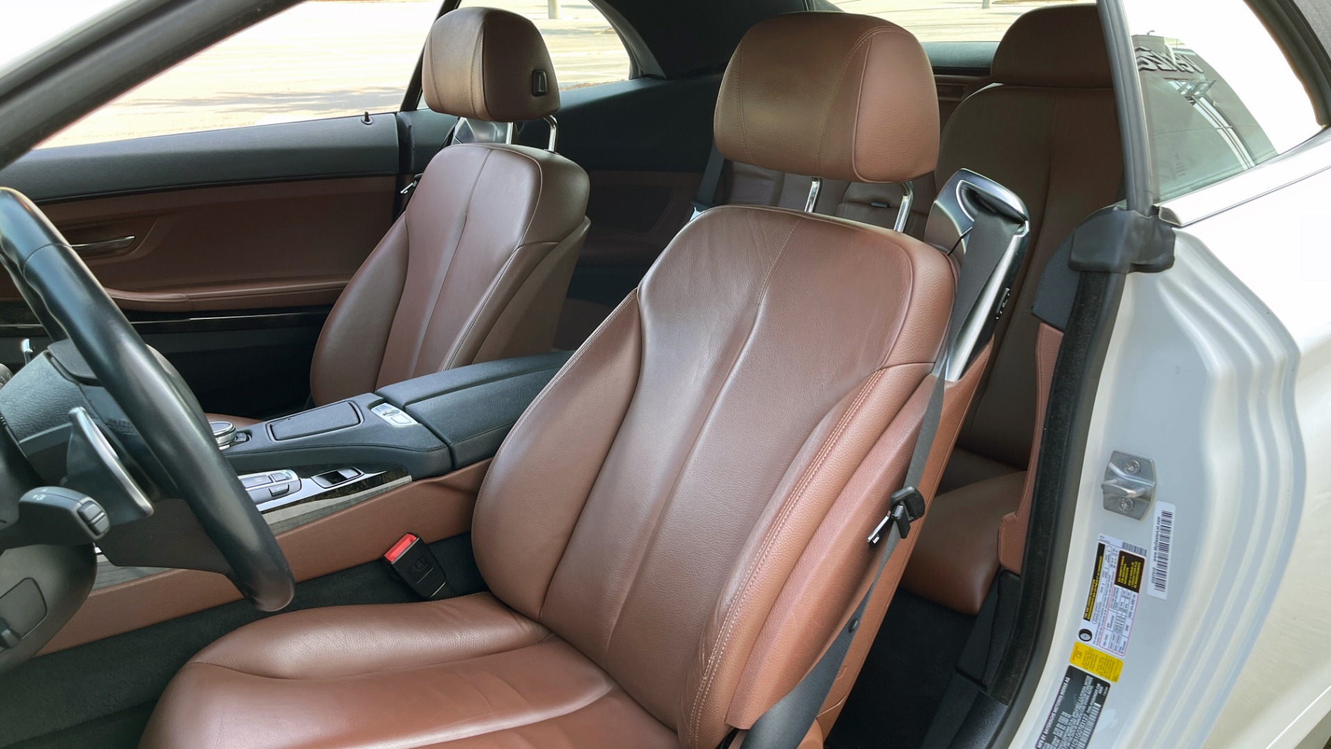Used 2016 BMW 6 SERIES 640I CONVERTIBLE / 3.0L I6 / 8-SPD AUTO / RWD / NAV / REARVIEW for sale Sold at Formula Imports in Charlotte NC 28227 39