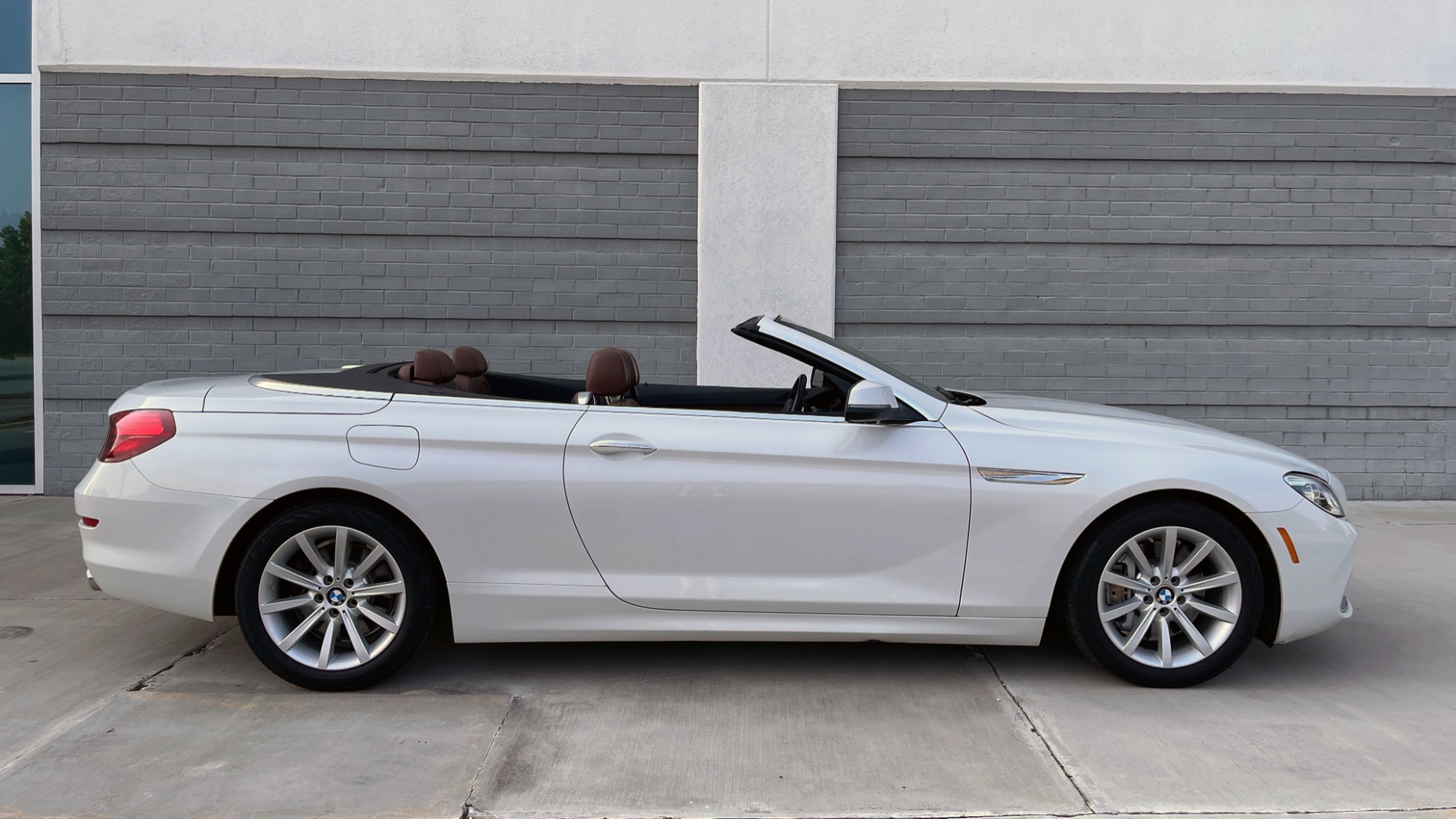 Used 2016 BMW 6 SERIES 640I CONVERTIBLE / 3.0L I6 / 8-SPD AUTO / RWD / NAV / REARVIEW for sale Sold at Formula Imports in Charlotte NC 28227 4