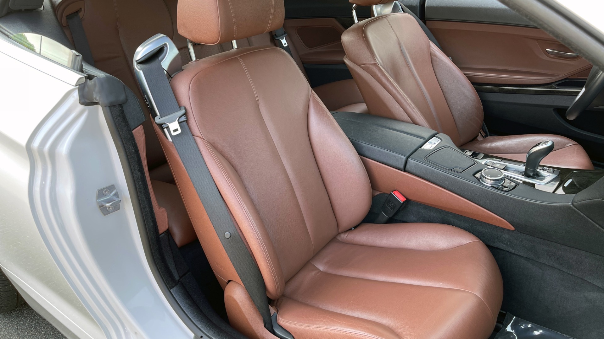 Used 2016 BMW 6 SERIES 640I CONVERTIBLE / 3.0L I6 / 8-SPD AUTO / RWD / NAV / REARVIEW for sale Sold at Formula Imports in Charlotte NC 28227 64
