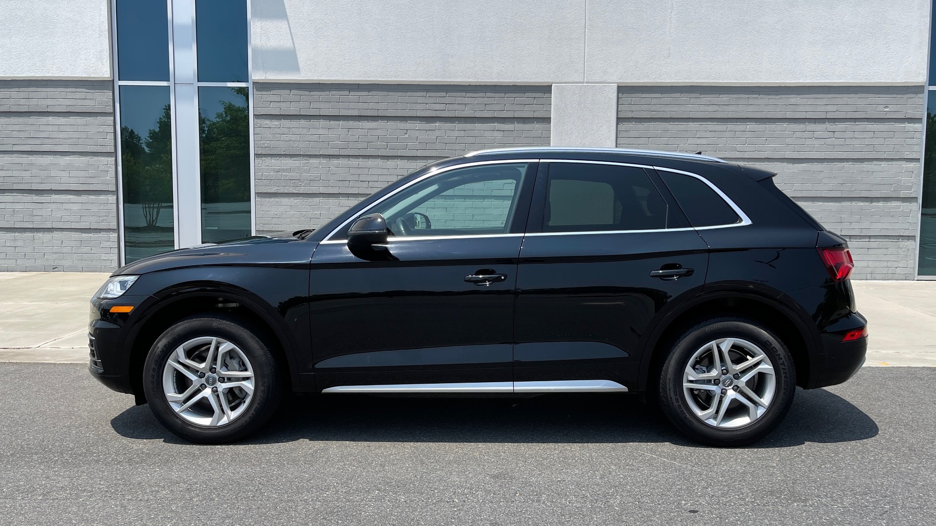 Used 2018 Audi Q5 PREMIUM PLUS 2.0L / QUATTRO AWD / PANO-ROOF / REARVIEW for sale Sold at Formula Imports in Charlotte NC 28227 4