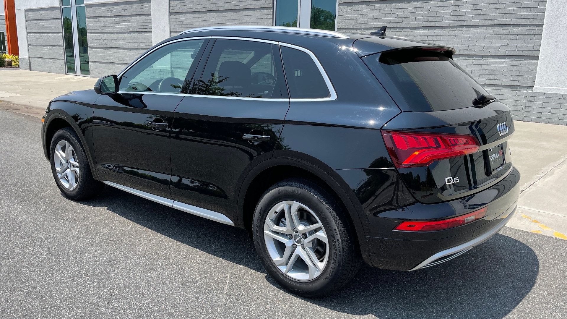 Used 2018 Audi Q5 PREMIUM PLUS 2.0L / QUATTRO AWD / PANO-ROOF / REARVIEW for sale Sold at Formula Imports in Charlotte NC 28227 5
