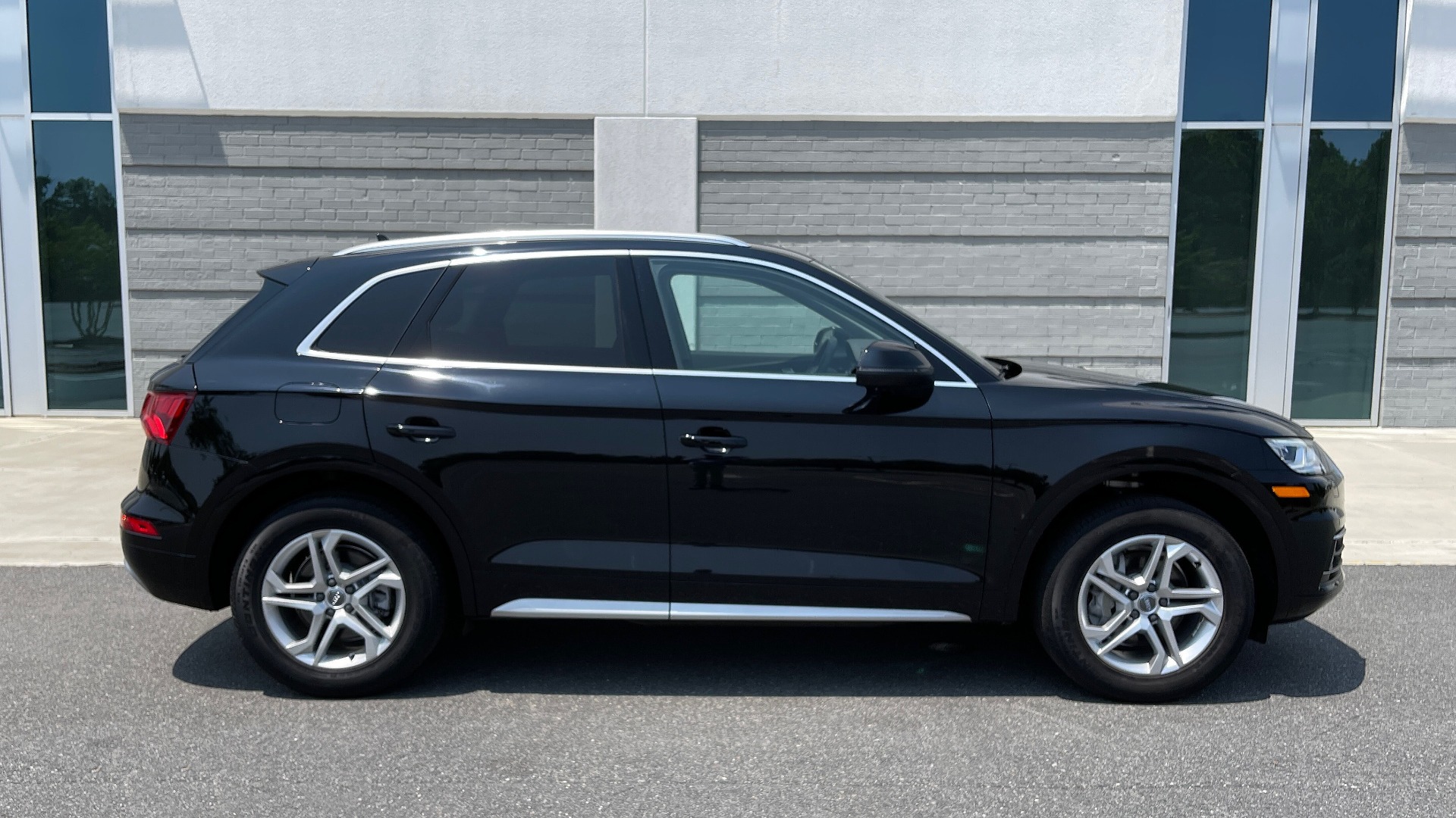 Used 2018 Audi Q5 PREMIUM PLUS 2.0L / QUATTRO AWD / PANO-ROOF / REARVIEW for sale Sold at Formula Imports in Charlotte NC 28227 8
