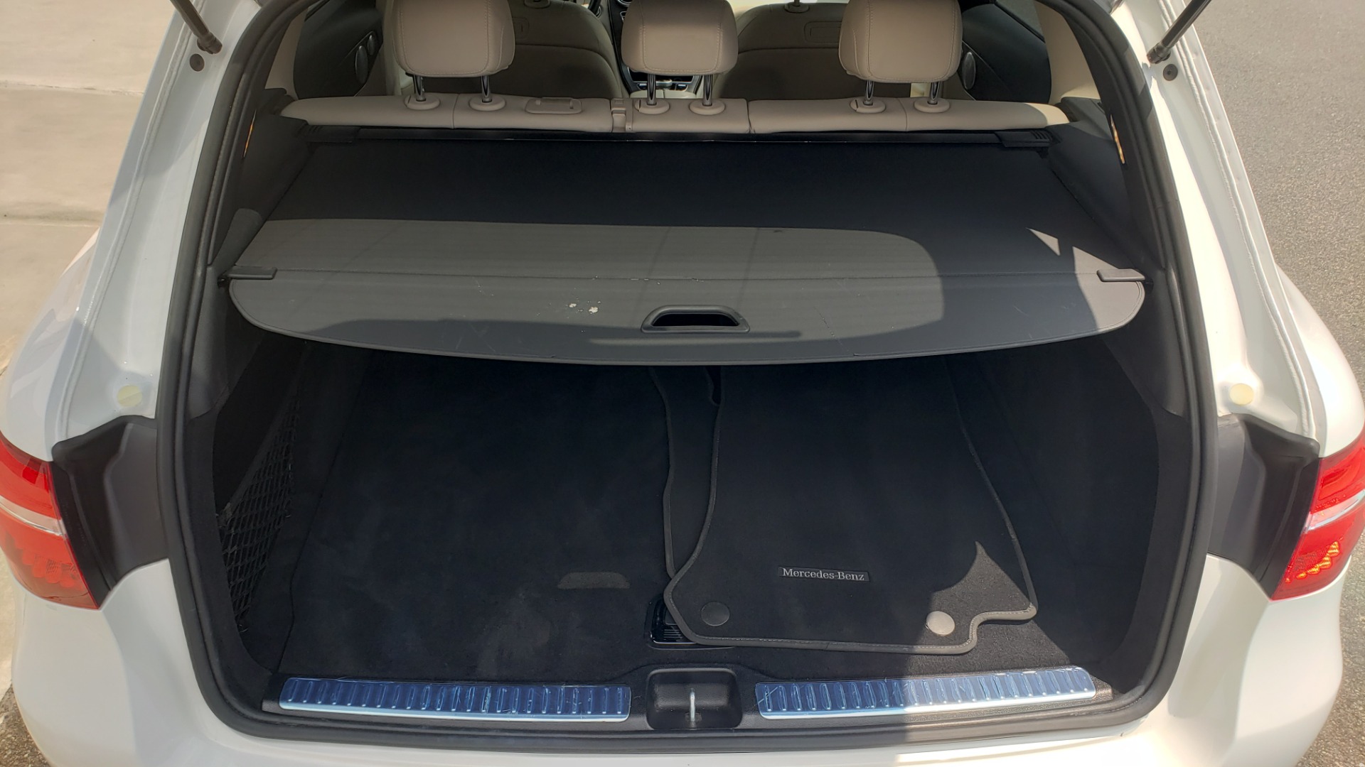Used 2018 Mercedes-Benz GLC 300 PREMIUM 4MATIC / PANO-ROOF / BURMESTER / REARVIEW for sale Sold at Formula Imports in Charlotte NC 28227 15