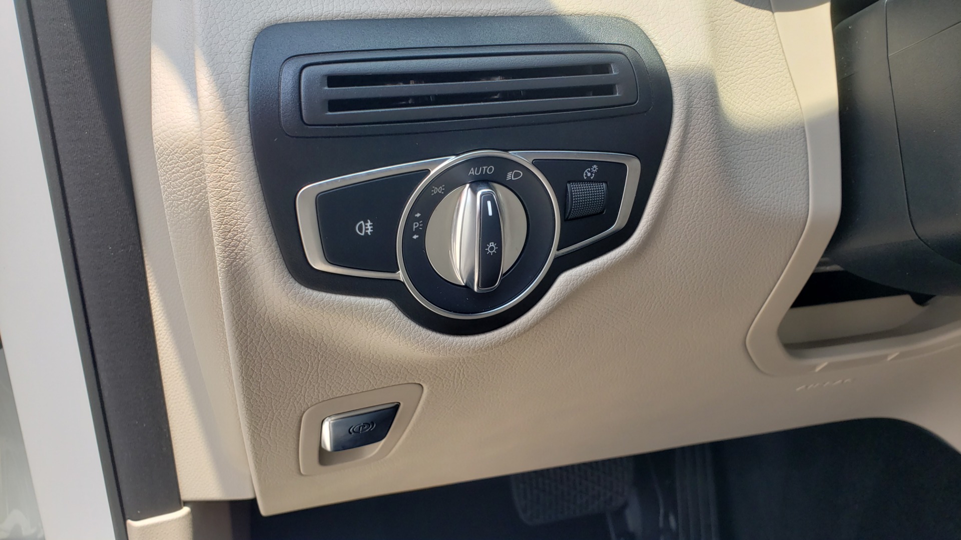 Used 2018 Mercedes-Benz GLC 300 PREMIUM 4MATIC / PANO-ROOF / BURMESTER / REARVIEW for sale Sold at Formula Imports in Charlotte NC 28227 40