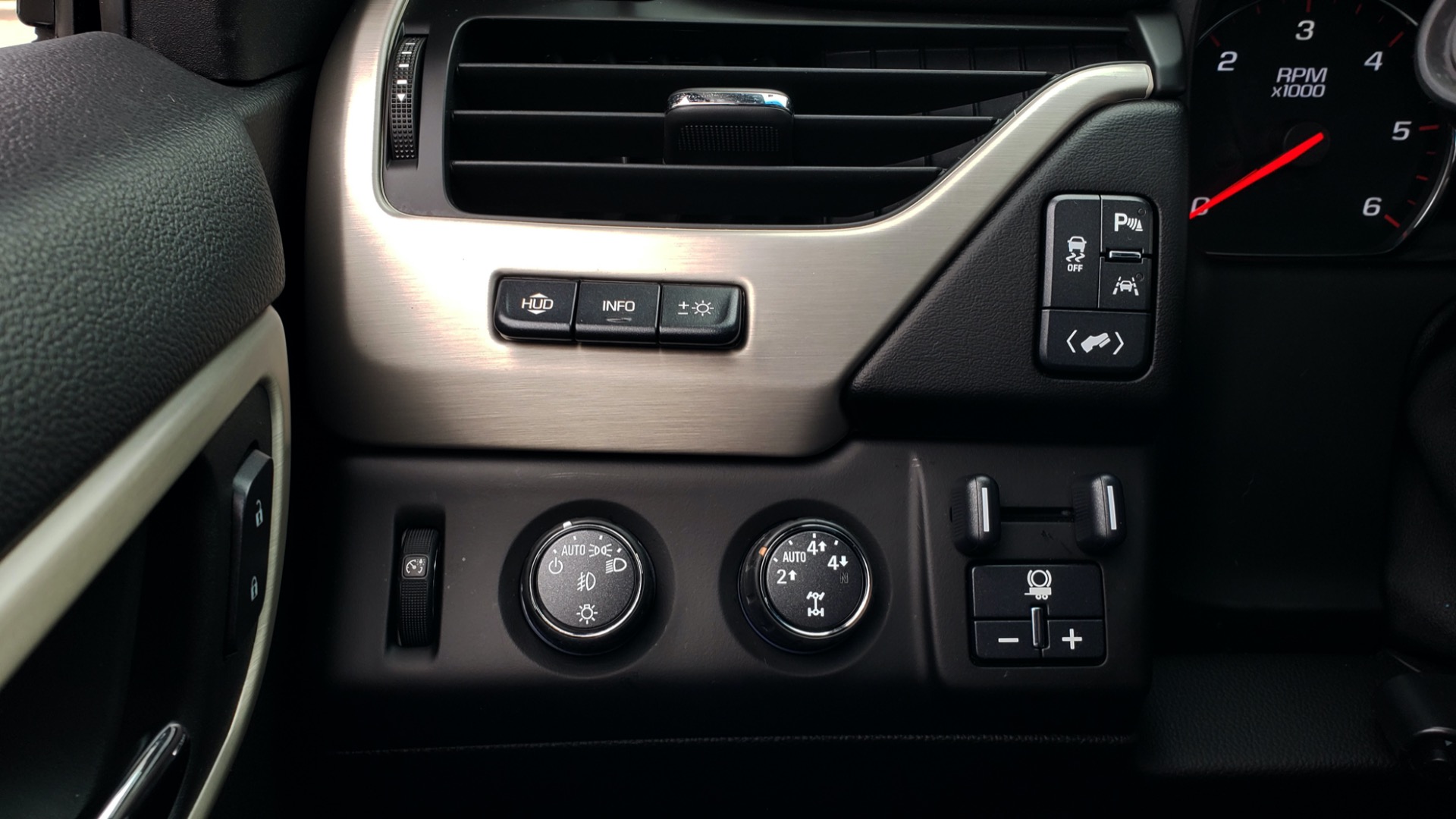 Used 2016 GMC YUKON XL DENALI 4WD / NAV / OPEN ROAD / SUNROOF / ENTERTAIN for sale Sold at Formula Imports in Charlotte NC 28227 43