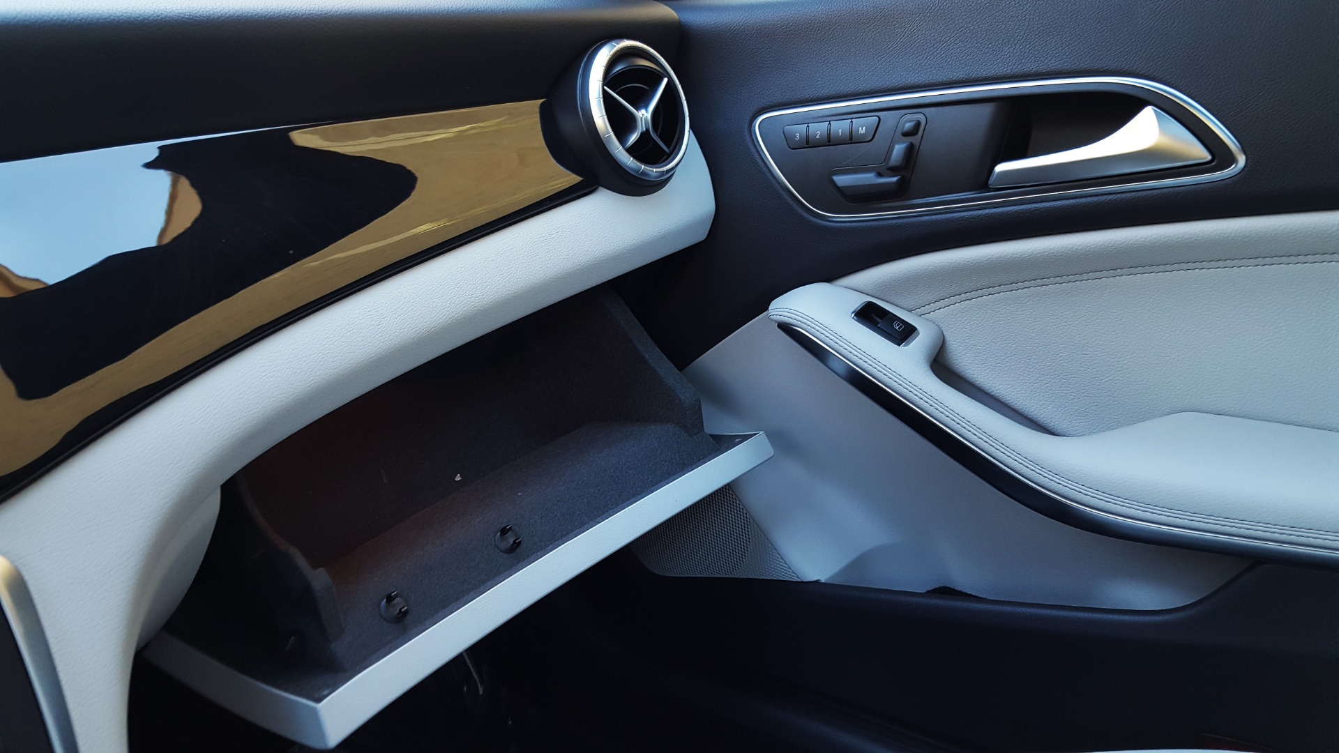 Used 2014 Mercedes-Benz CLA-CLASS CLA 250 / NAV / PANO-ROOF / BLIND SPOT ASSIST / XENON HEADLIGHTS for sale Sold at Formula Imports in Charlotte NC 28227 41
