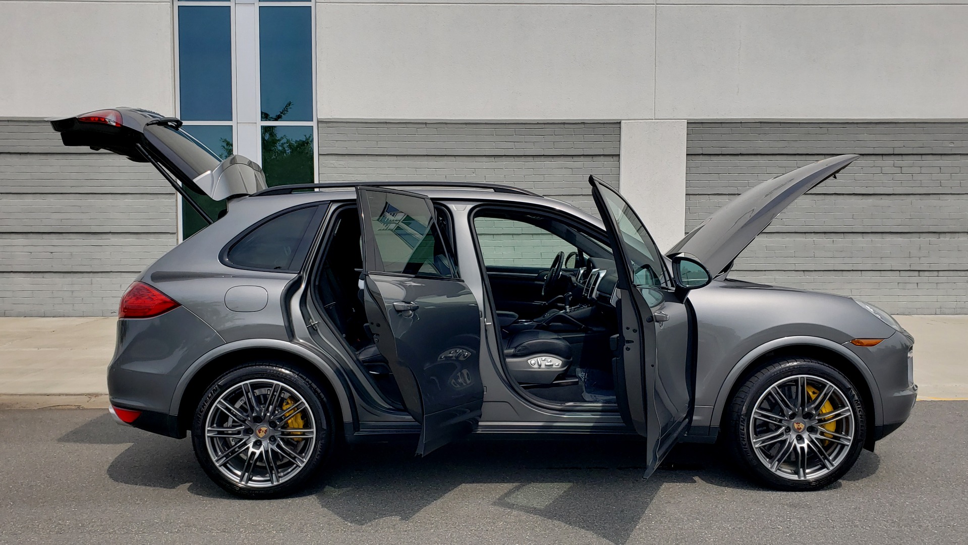 Used 2014 Porsche CAYENNE TURBO S / AWD / NAV / BOSE / PANO-ROOF / LCA / REARVIEW for sale Sold at Formula Imports in Charlotte NC 28227 13