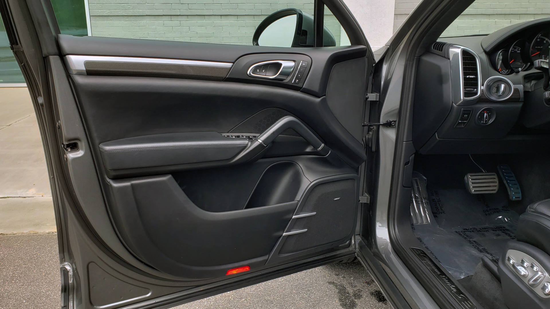 Used 2014 Porsche CAYENNE TURBO S / AWD / NAV / BOSE / PANO-ROOF / LCA / REARVIEW for sale Sold at Formula Imports in Charlotte NC 28227 36