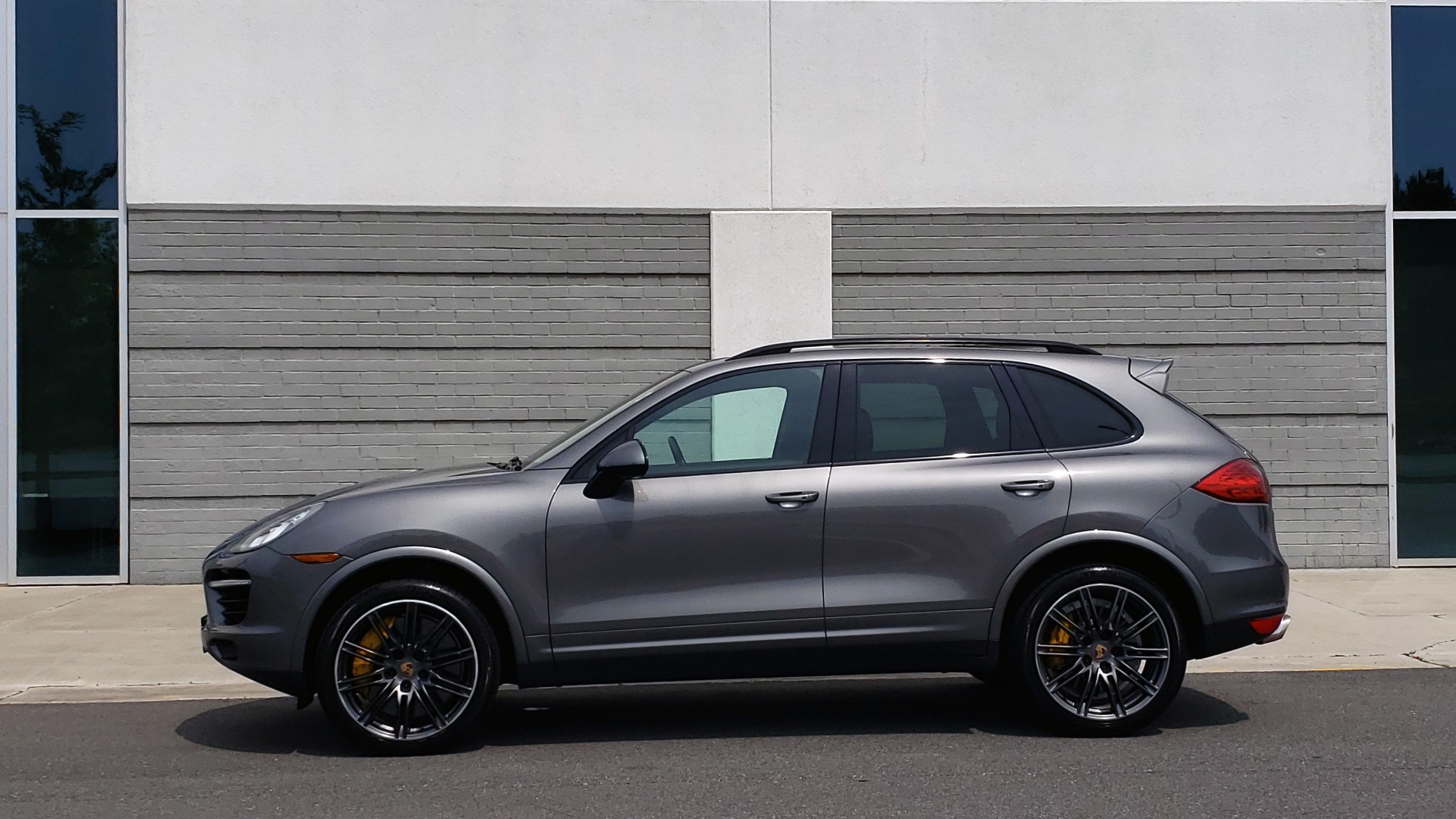Used 2014 Porsche CAYENNE TURBO S / AWD / NAV / BOSE / PANO-ROOF / LCA / REARVIEW for sale Sold at Formula Imports in Charlotte NC 28227 5