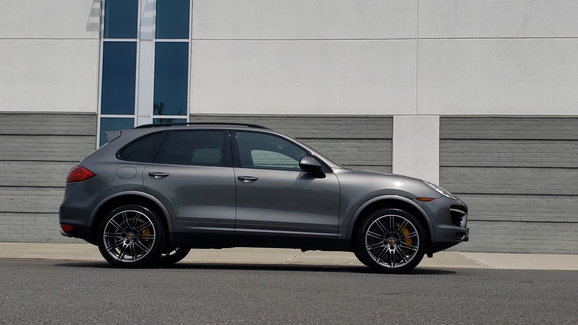 Used 2014 Porsche CAYENNE TURBO S / AWD / NAV / BOSE / PANO-ROOF / LCA / REARVIEW for sale Sold at Formula Imports in Charlotte NC 28227 9