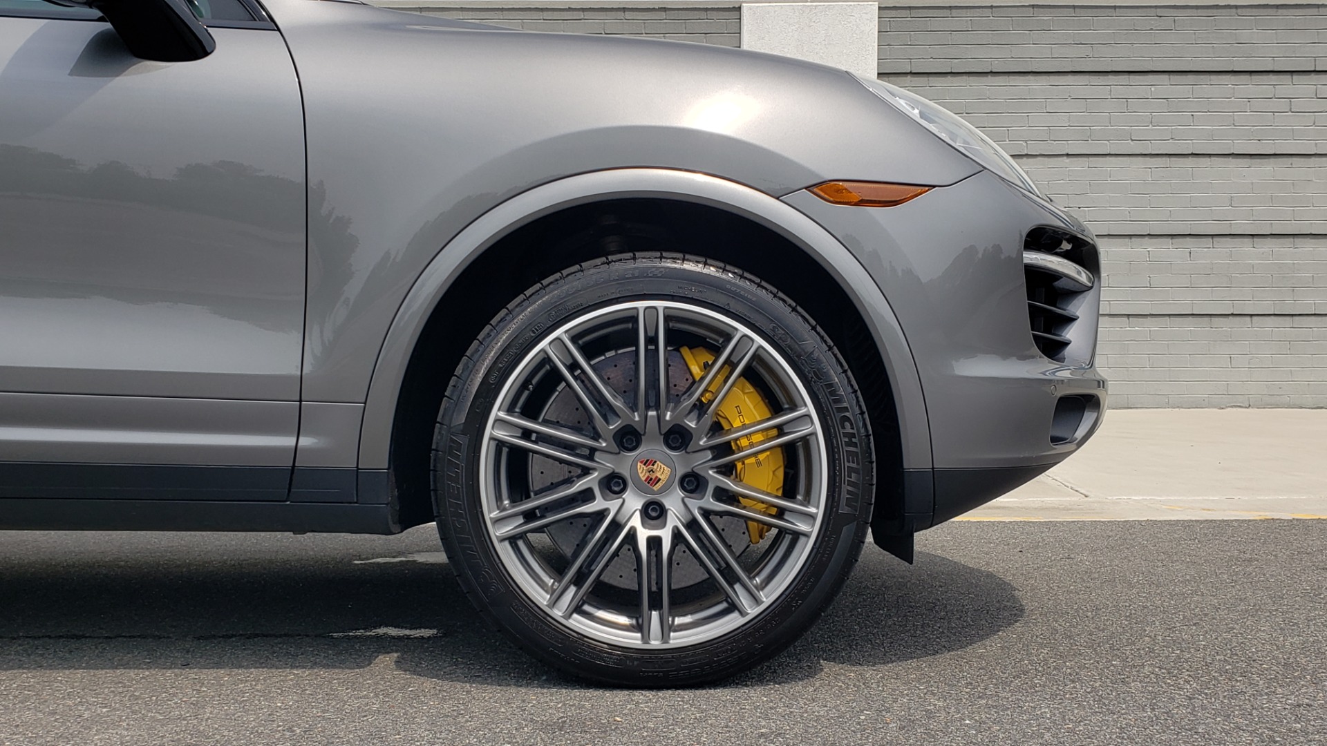 Used 2014 Porsche CAYENNE TURBO S / AWD / NAV / BOSE / PANO-ROOF / LCA / REARVIEW for sale Sold at Formula Imports in Charlotte NC 28227 91