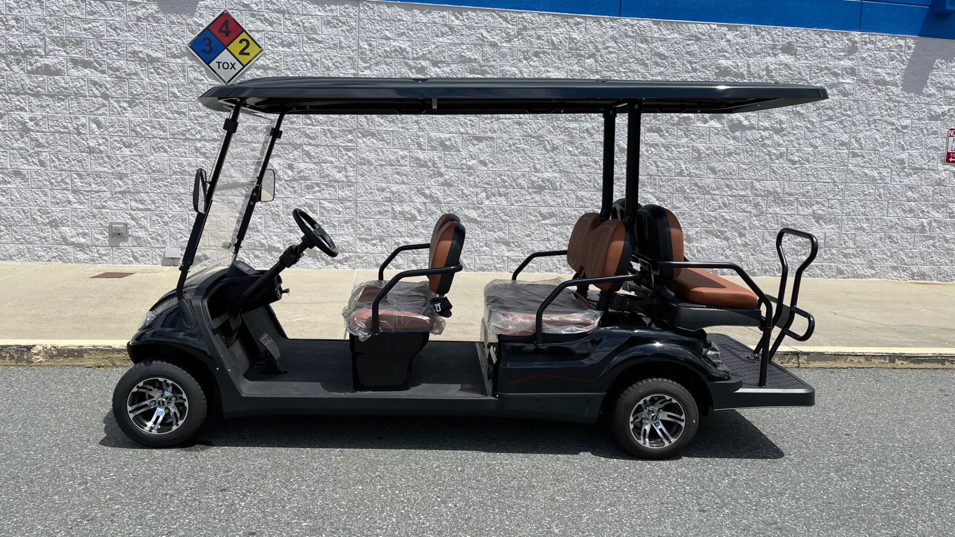 Used 2021 ICON i60 ELECTRIC CAR / 6-PASSENGER GOLF CART / 25MPH / NEW / 1-MILE for sale Sold at Formula Imports in Charlotte NC 28227 5