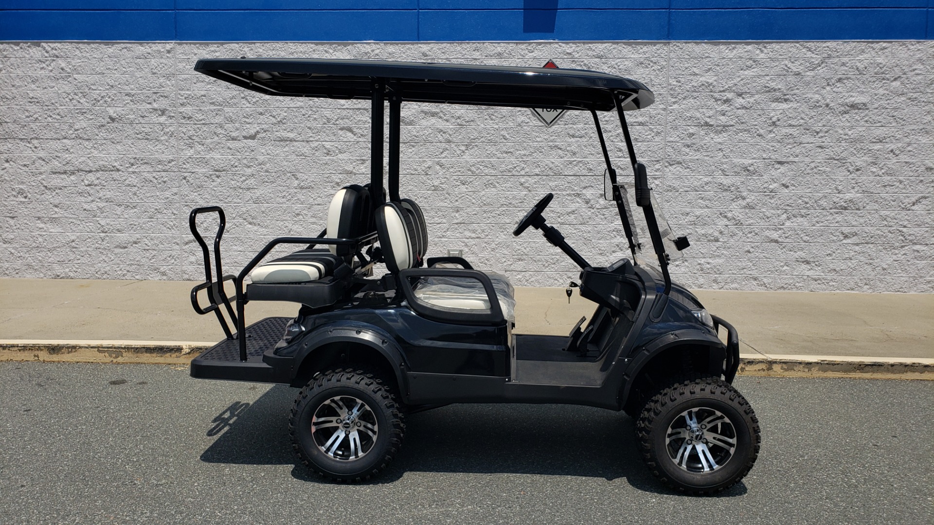 Used 2021 ICON i40L LIFTED ELECTRIC CAR / 4-PASSENGER GOLF CART / NEW / 1-MILE for sale Sold at Formula Imports in Charlotte NC 28227 17