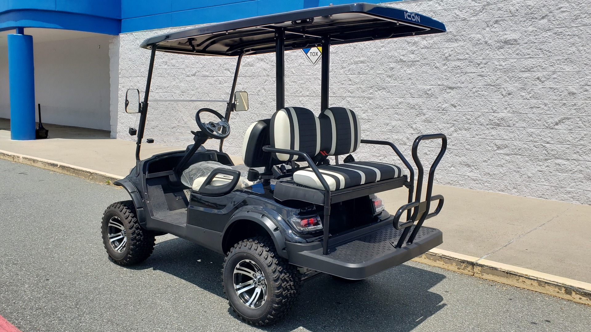 Used 2021 ICON i40L LIFTED ELECTRIC CAR / 4-PASSENGER GOLF CART / NEW / 1-MILE for sale Sold at Formula Imports in Charlotte NC 28227 3