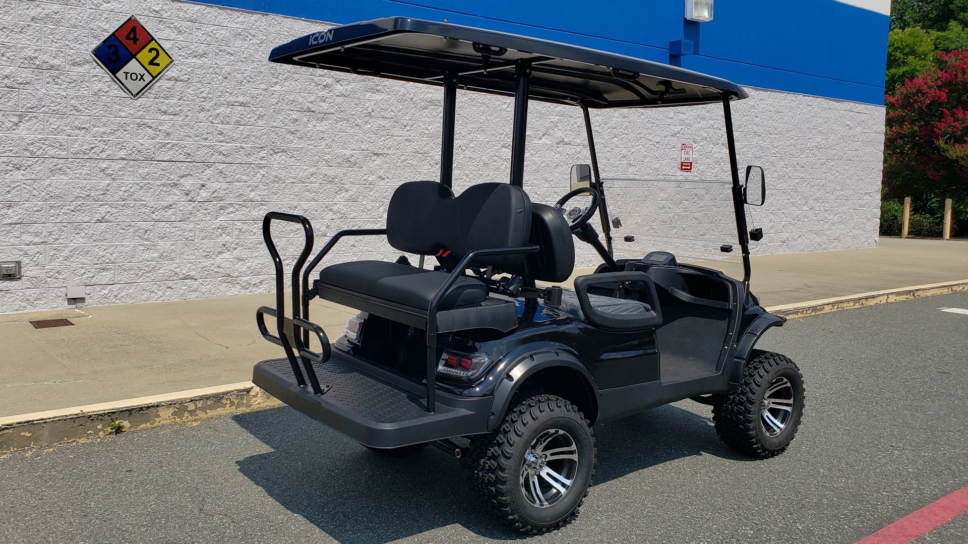 Used 2021 ICON i40L LIFTED ELECTRIC CAR / 4-PASSENGER GOLF CART / 25MPH / LIKE NEW for sale Sold at Formula Imports in Charlotte NC 28227 17