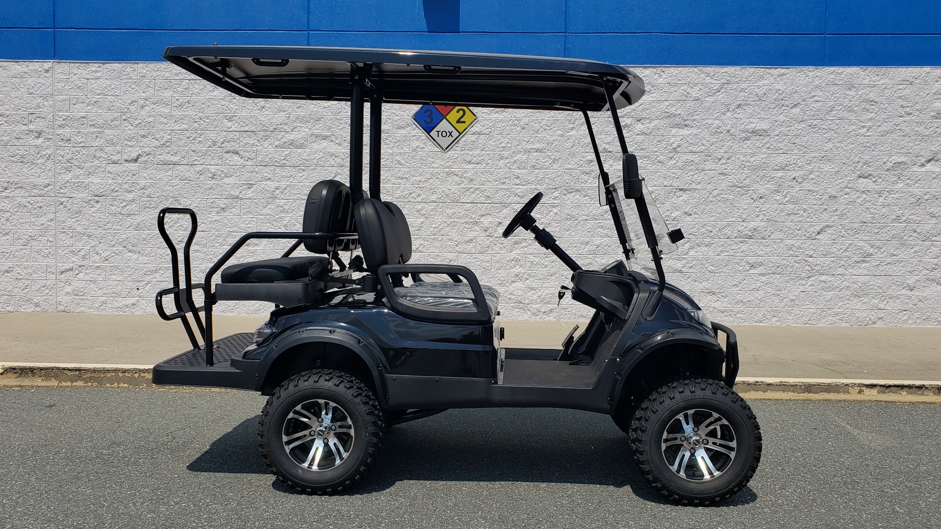 Used 2021 ICON i40L LIFTED ELECTRIC CAR / 4-PASSENGER GOLF CART / 25MPH / LIKE NEW for sale Sold at Formula Imports in Charlotte NC 28227 18