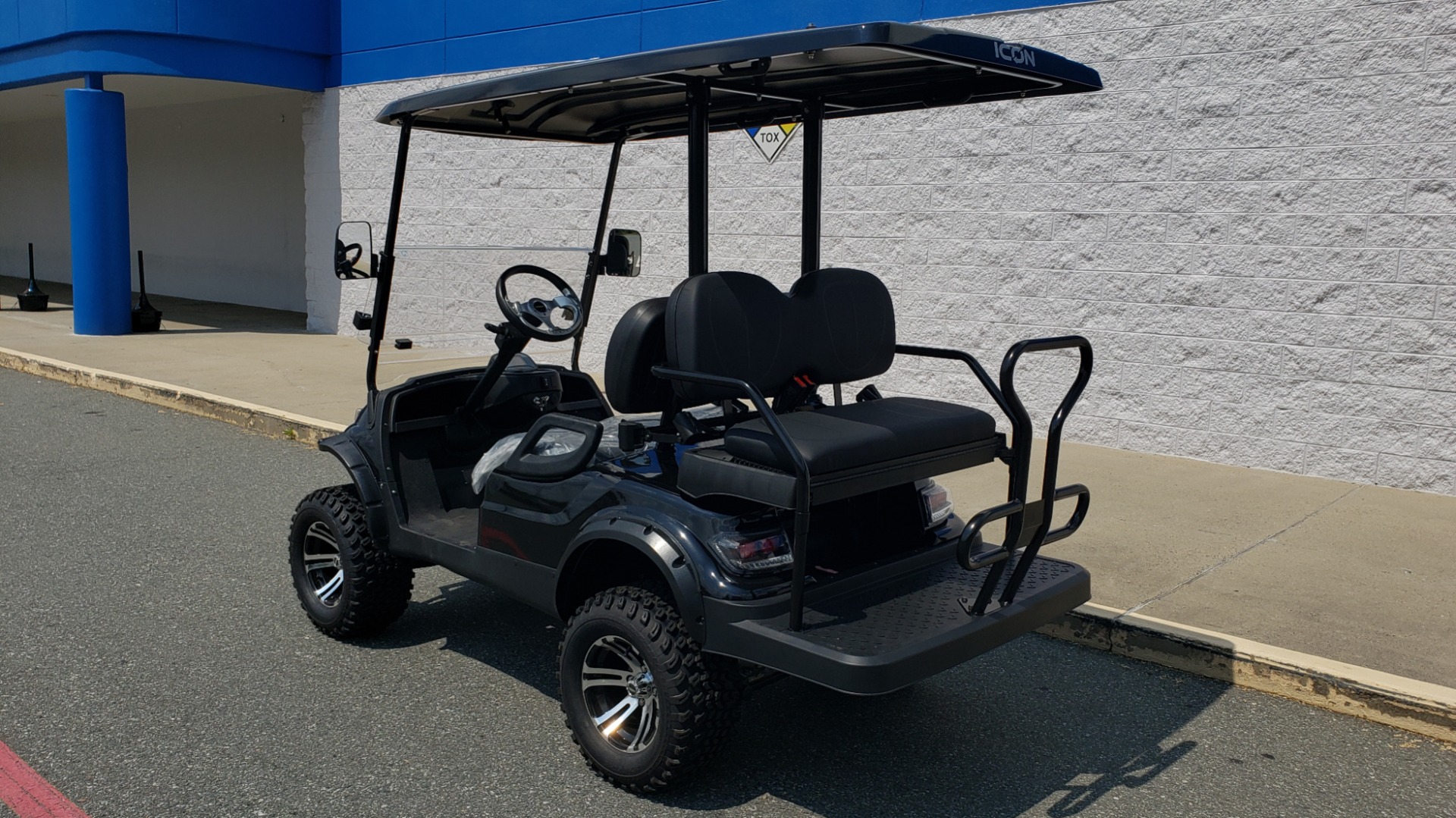 Used 2021 ICON i40L LIFTED ELECTRIC CAR / 4-PASSENGER GOLF CART / 25MPH / LIKE NEW for sale Sold at Formula Imports in Charlotte NC 28227 3