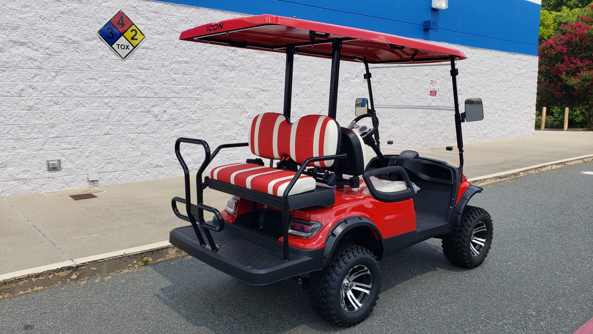 Used 2021 ICON i40L LIFTED ELECTRIC CAR / 4-PASSENGER GOLF CART / 25MPH / NEW / 3-MILES for sale Sold at Formula Imports in Charlotte NC 28227 6