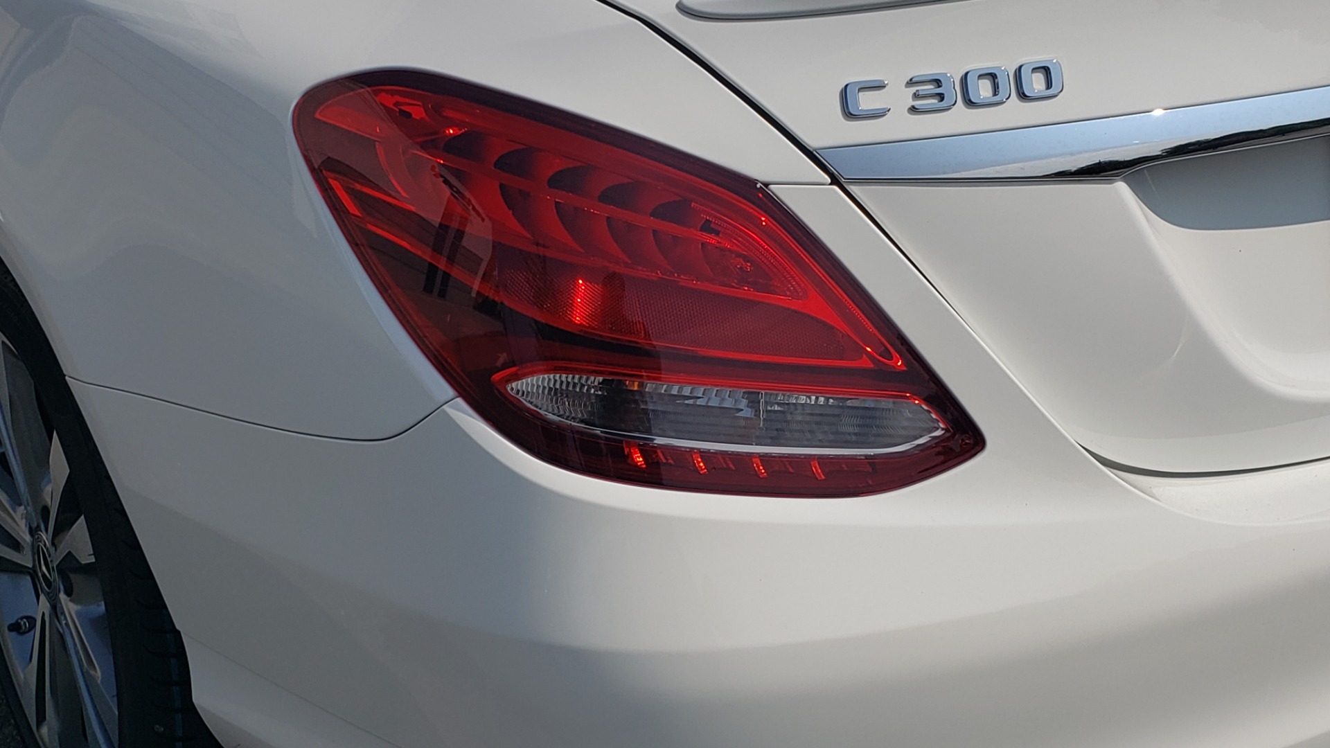 Used 2018 Mercedes-Benz C-CLASS C 300 PREMIUM / KEYLESS-GO / APPLE / PANO-ROOF / REARVIEW for sale Sold at Formula Imports in Charlotte NC 28227 27