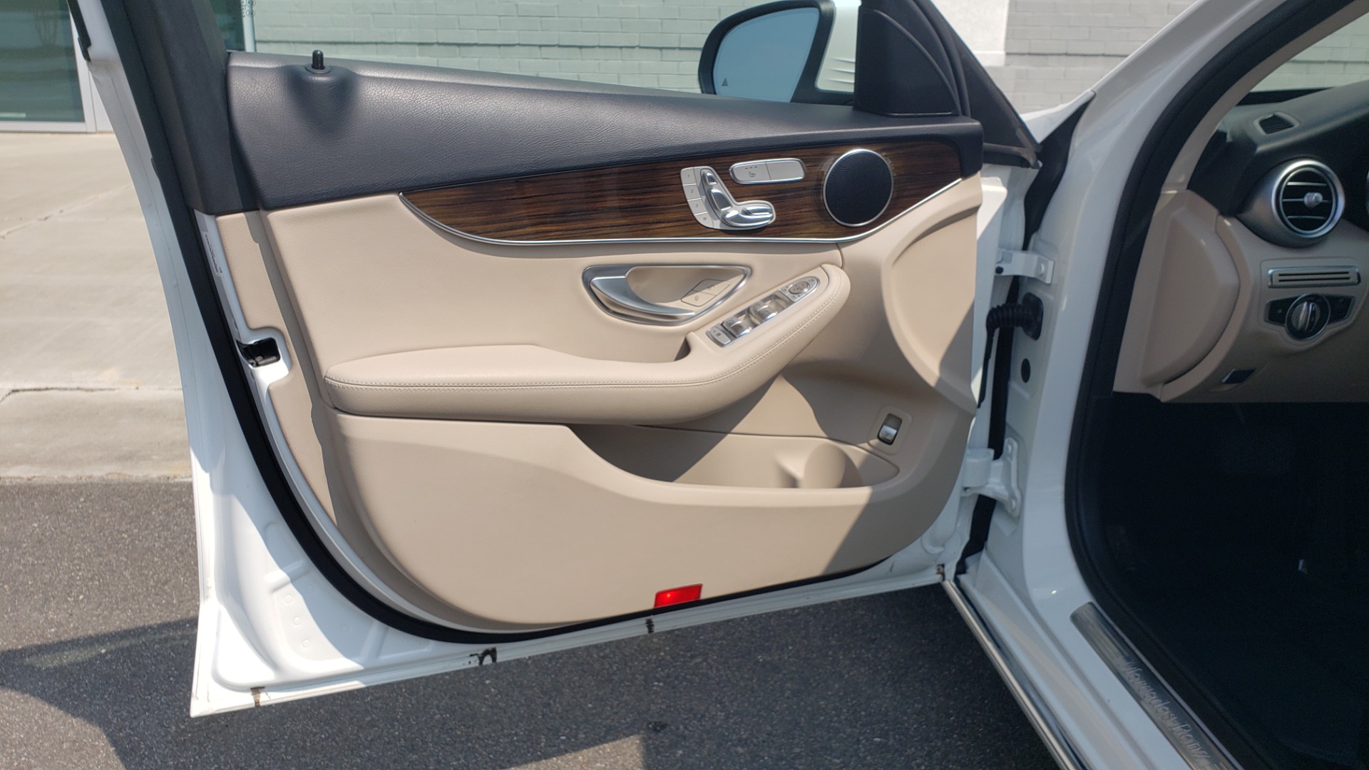 Used 2018 Mercedes-Benz C-CLASS C 300 PREMIUM / KEYLESS-GO / APPLE / PANO-ROOF / REARVIEW for sale Sold at Formula Imports in Charlotte NC 28227 29