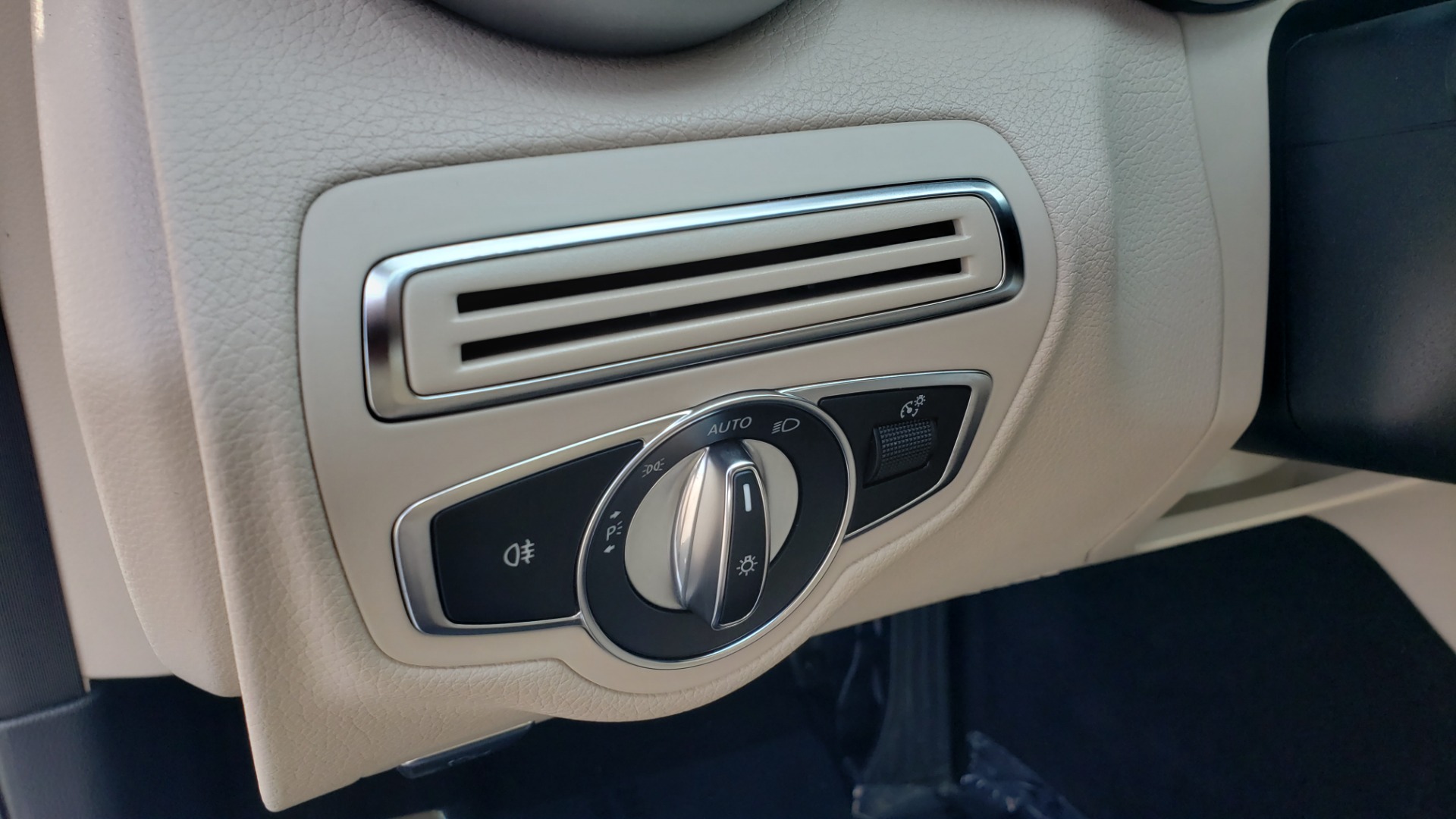 Used 2018 Mercedes-Benz C-CLASS C 300 PREMIUM / KEYLESS-GO / APPLE / PANO-ROOF / REARVIEW for sale Sold at Formula Imports in Charlotte NC 28227 34