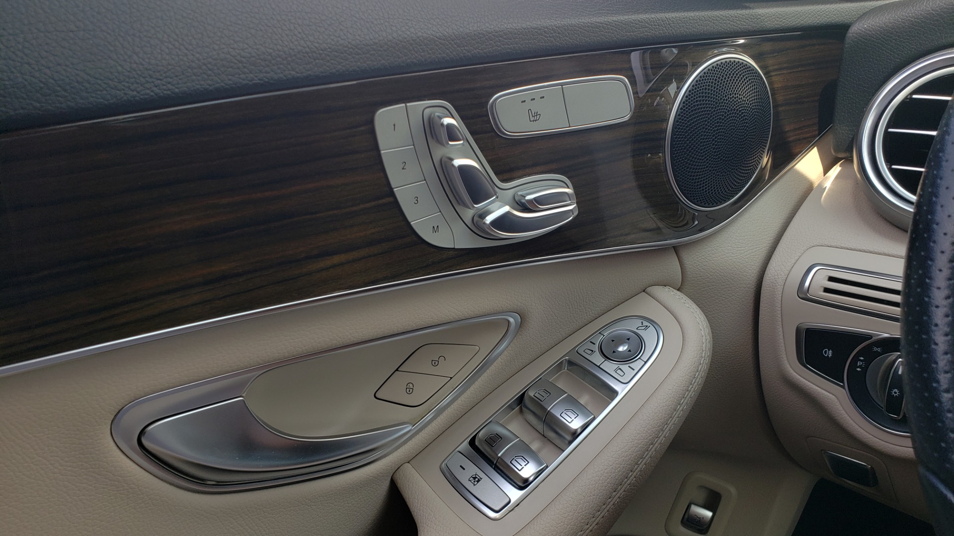 Used 2018 Mercedes-Benz C-CLASS C 300 PREMIUM / KEYLESS-GO / APPLE / PANO-ROOF / REARVIEW for sale Sold at Formula Imports in Charlotte NC 28227 35