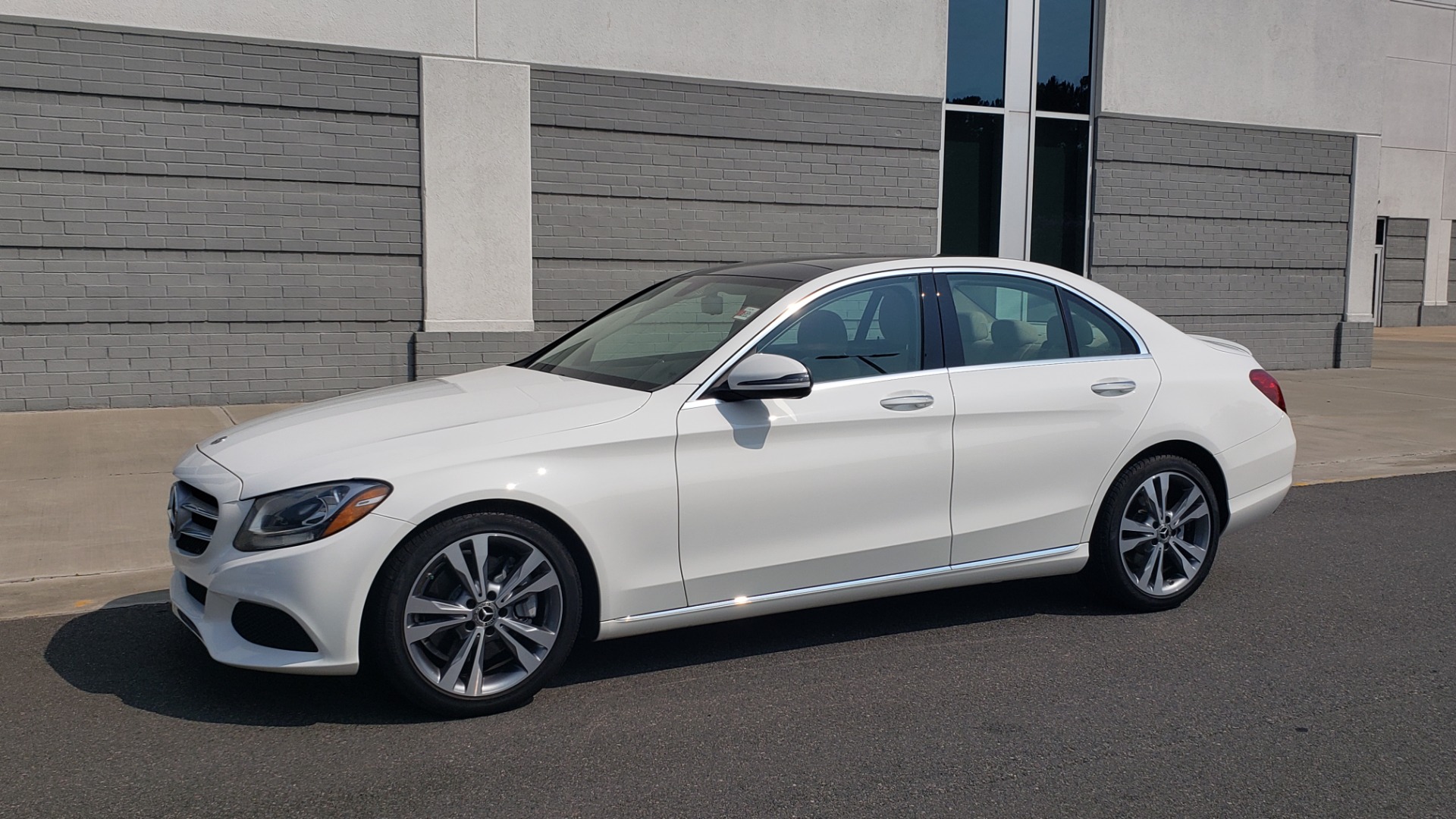 Used 2018 Mercedes-Benz C-CLASS C 300 PREMIUM / KEYLESS-GO / APPLE / PANO-ROOF / REARVIEW for sale Sold at Formula Imports in Charlotte NC 28227 4