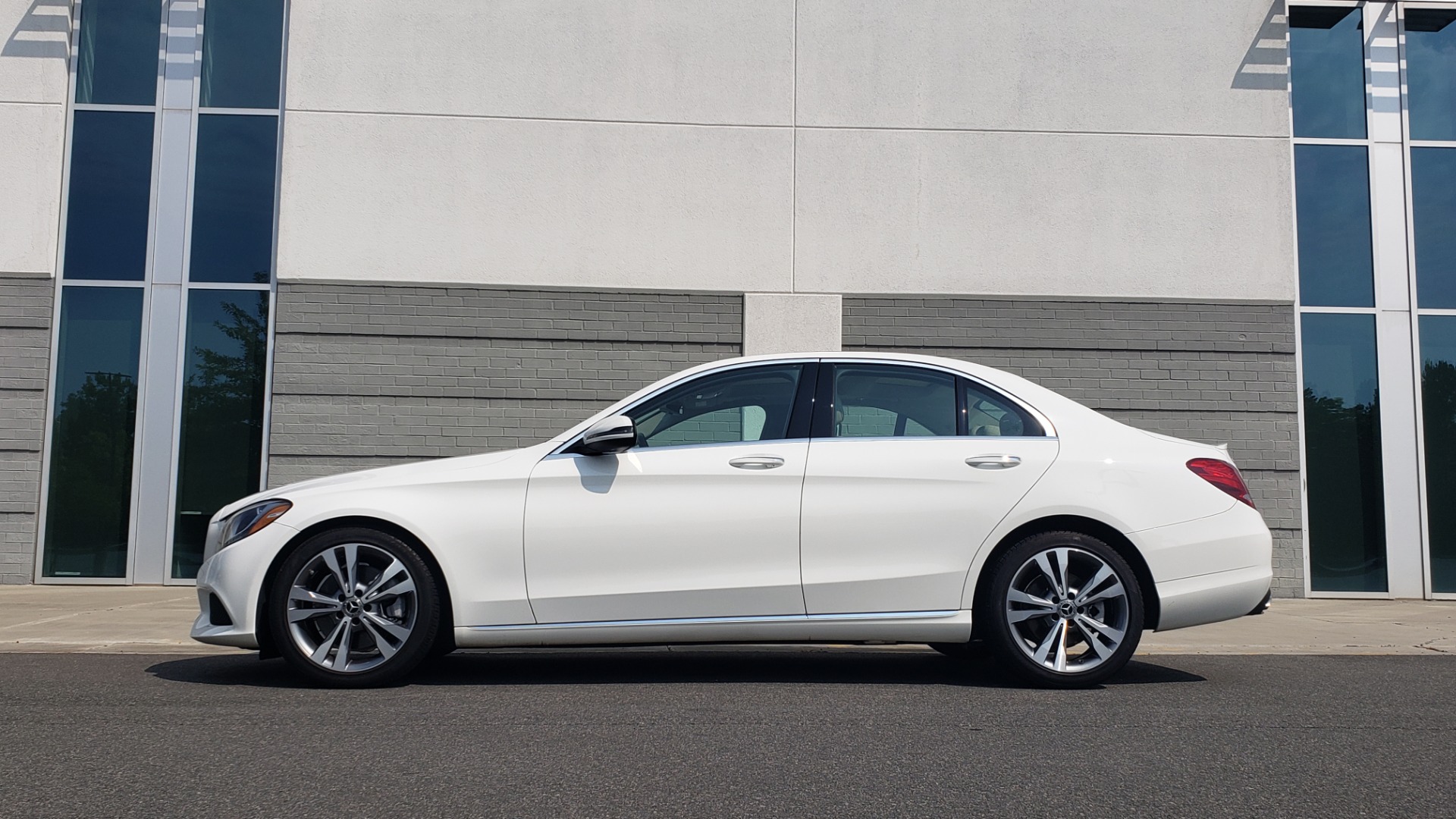 Used 2018 Mercedes-Benz C-CLASS C 300 PREMIUM / KEYLESS-GO / APPLE / PANO-ROOF / REARVIEW for sale Sold at Formula Imports in Charlotte NC 28227 5
