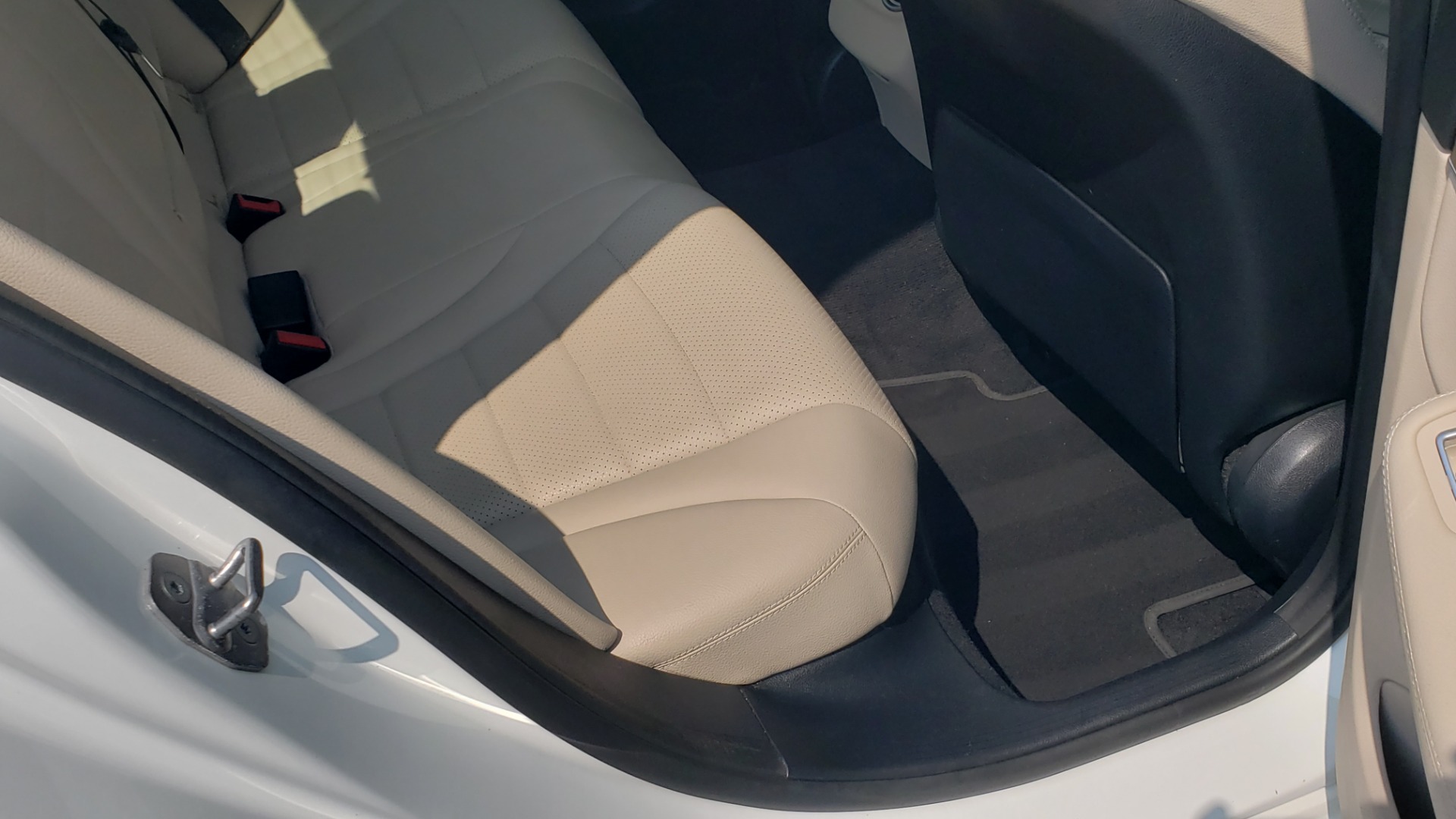 Used 2018 Mercedes-Benz C-CLASS C 300 PREMIUM / KEYLESS-GO / APPLE / PANO-ROOF / REARVIEW for sale Sold at Formula Imports in Charlotte NC 28227 65