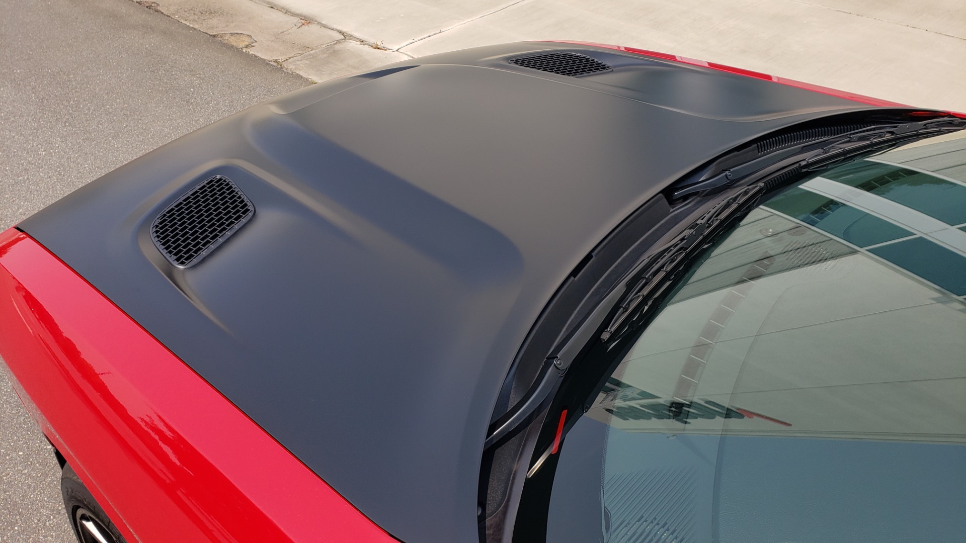Used 2016 Dodge CHALLENGER SRT HELLCAT 707HP COUPE / AUTO / NAV / SUNROOF / H/K SND / REARVIEW for sale Sold at Formula Imports in Charlotte NC 28227 10