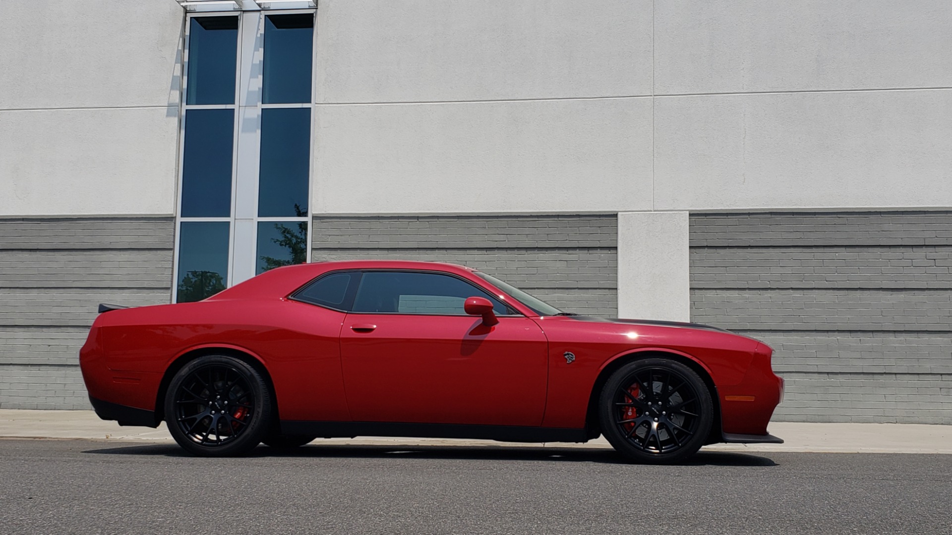 Used 2016 Dodge CHALLENGER SRT HELLCAT 707HP COUPE / AUTO / NAV / SUNROOF / H/K SND / REARVIEW for sale Sold at Formula Imports in Charlotte NC 28227 13