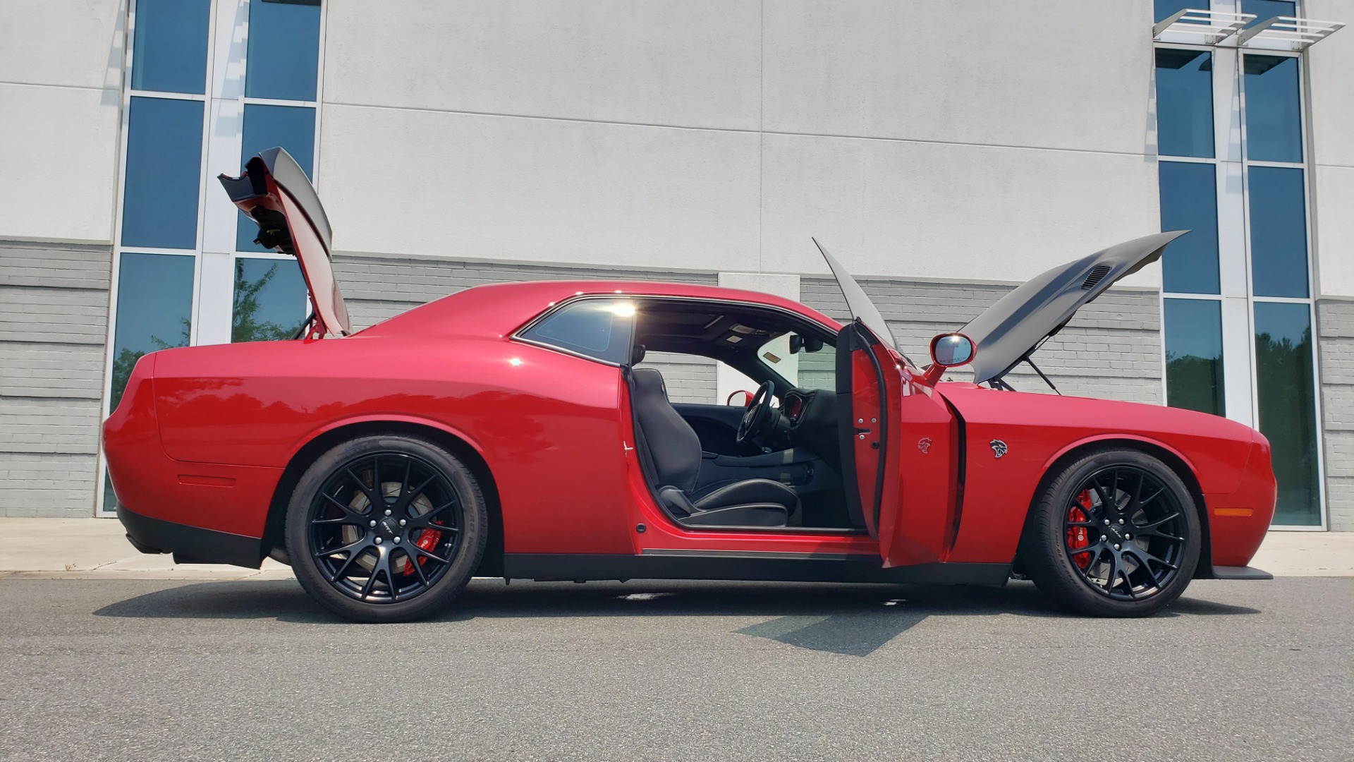 Used 2016 Dodge CHALLENGER SRT HELLCAT 707HP COUPE / AUTO / NAV / SUNROOF / H/K SND / REARVIEW for sale Sold at Formula Imports in Charlotte NC 28227 15