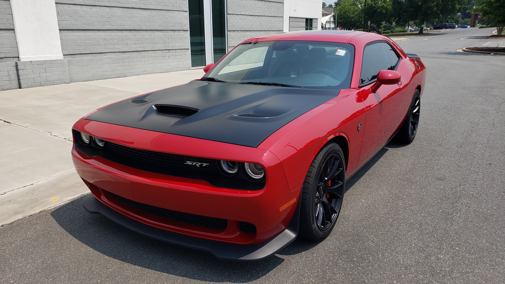 Used 2016 Dodge CHALLENGER SRT HELLCAT 707HP COUPE / AUTO / NAV / SUNROOF / H/K SND / REARVIEW for sale Sold at Formula Imports in Charlotte NC 28227 3