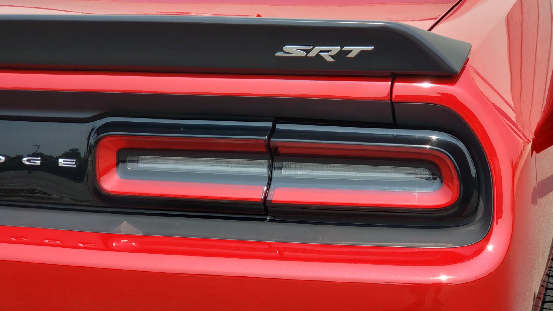 Used 2016 Dodge CHALLENGER SRT HELLCAT 707HP COUPE / AUTO / NAV / SUNROOF / H/K SND / REARVIEW for sale Sold at Formula Imports in Charlotte NC 28227 32